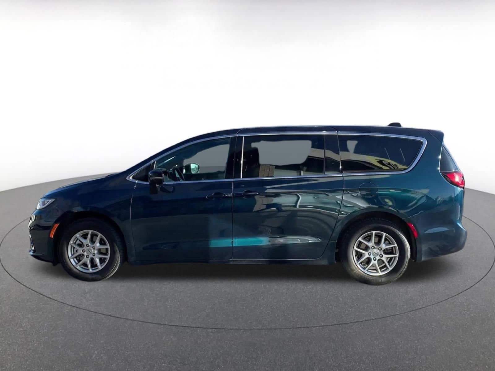 Thumbnail: 2025 Chrysler Pacifica - 9