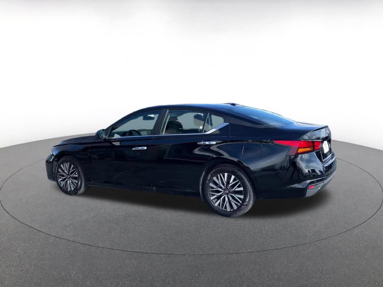 Thumbnail: 2025 Nissan Altima - 8