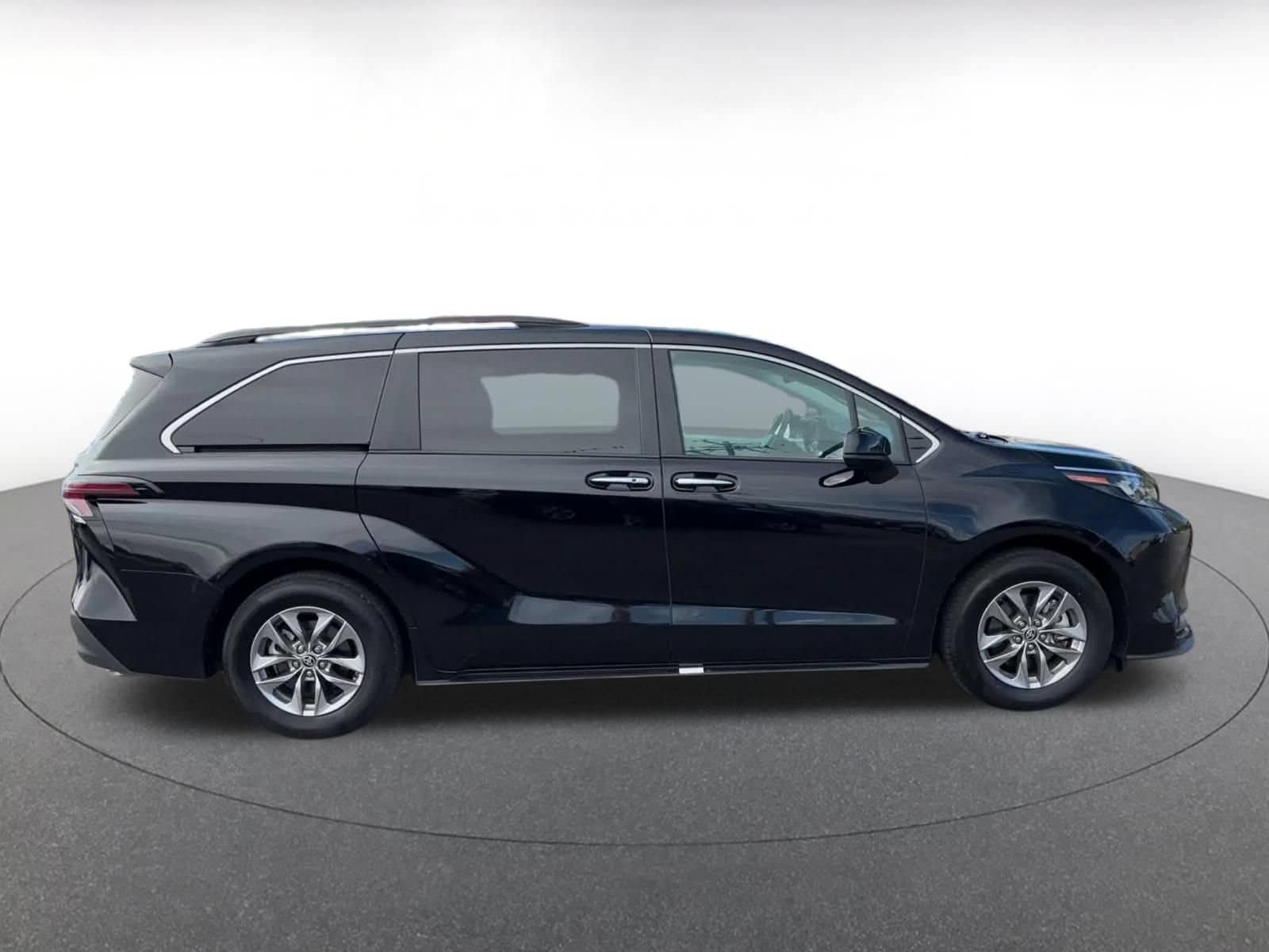 Thumbnail: 2025 Toyota Sienna - 15