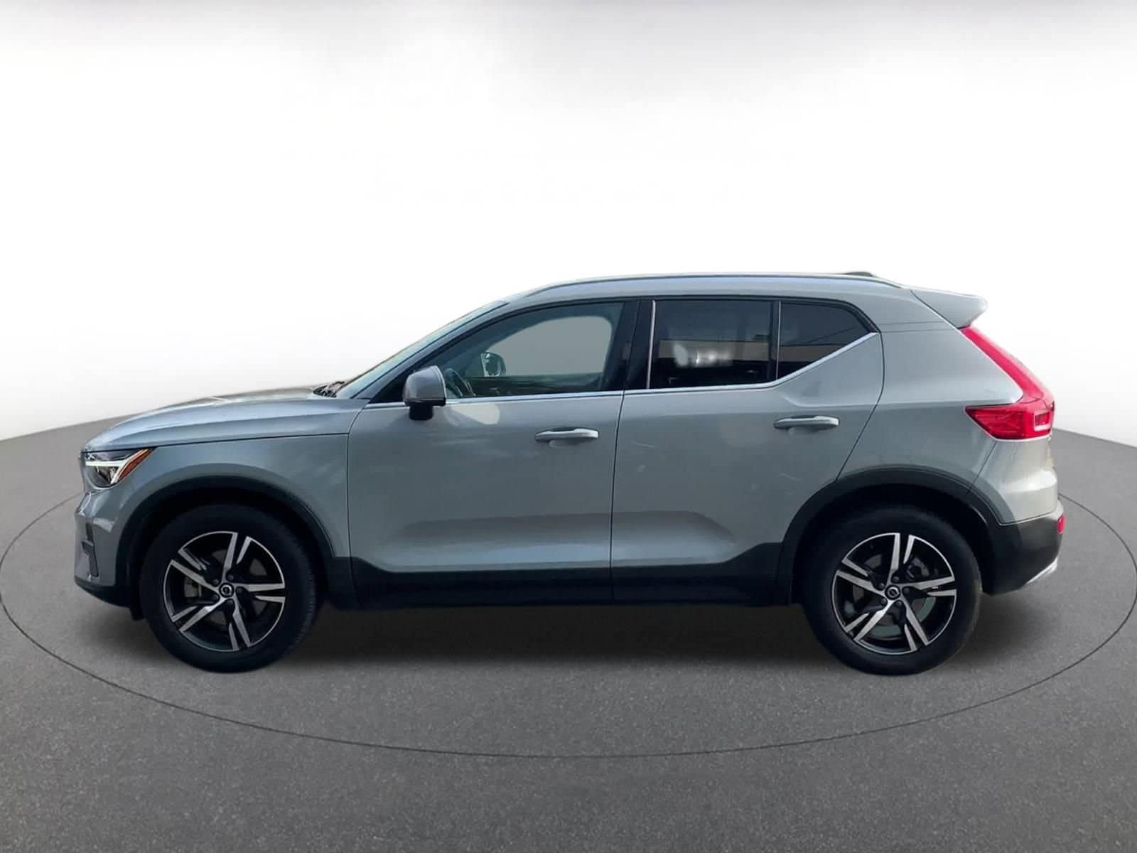 Thumbnail: 2024 Volvo XC40 - 9