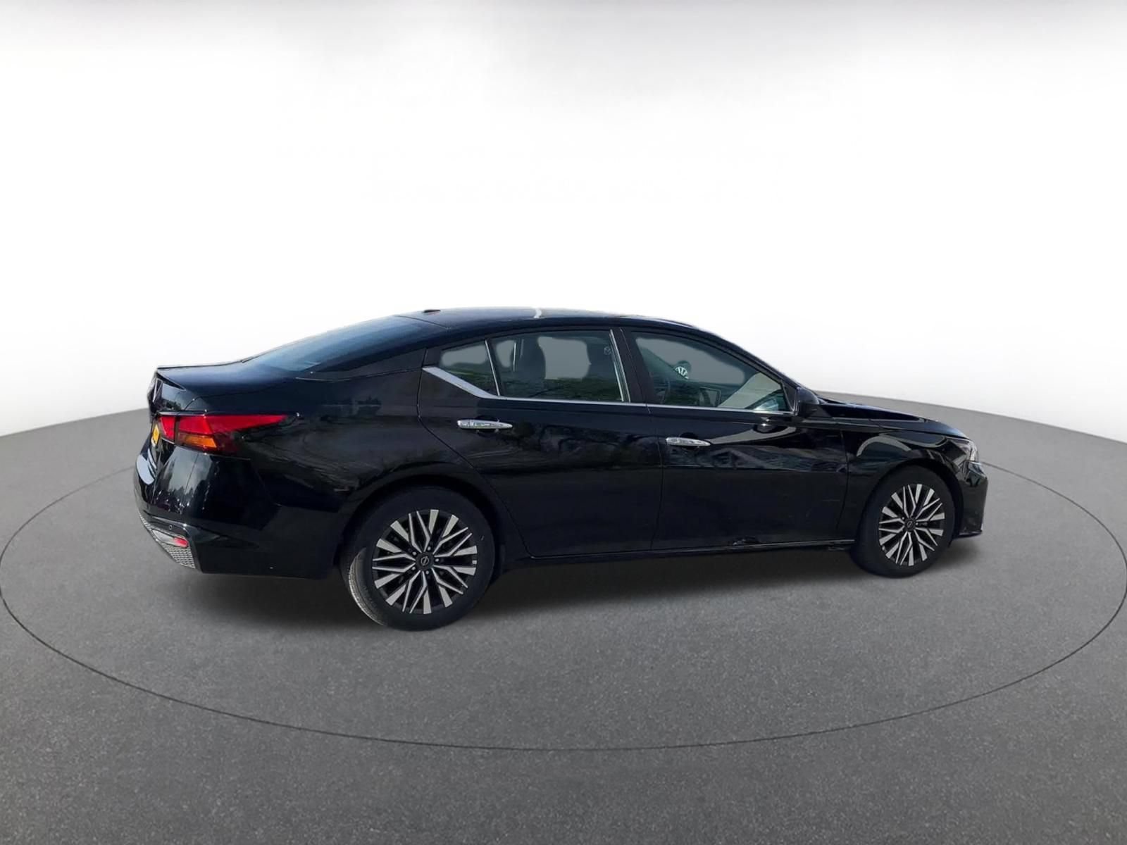 Thumbnail: 2025 Nissan Altima - 12