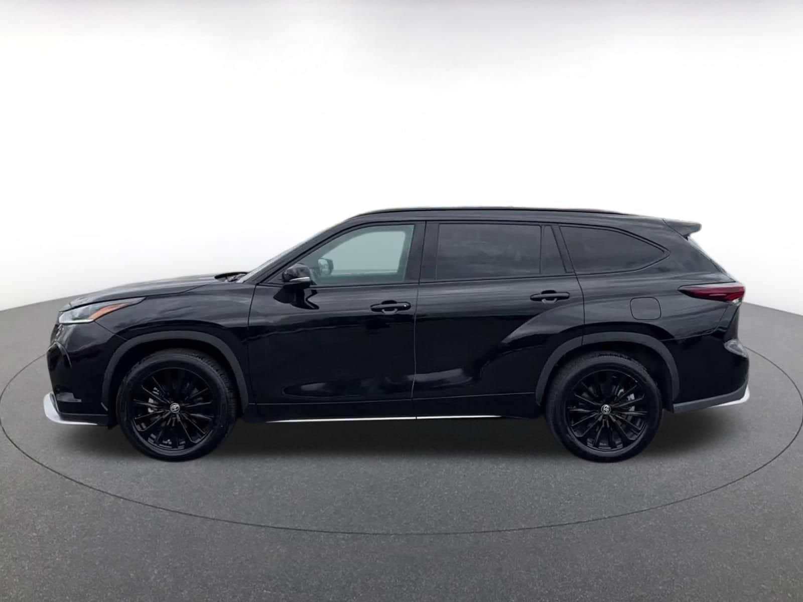 Thumbnail: 2025 Toyota Highlander - 8
