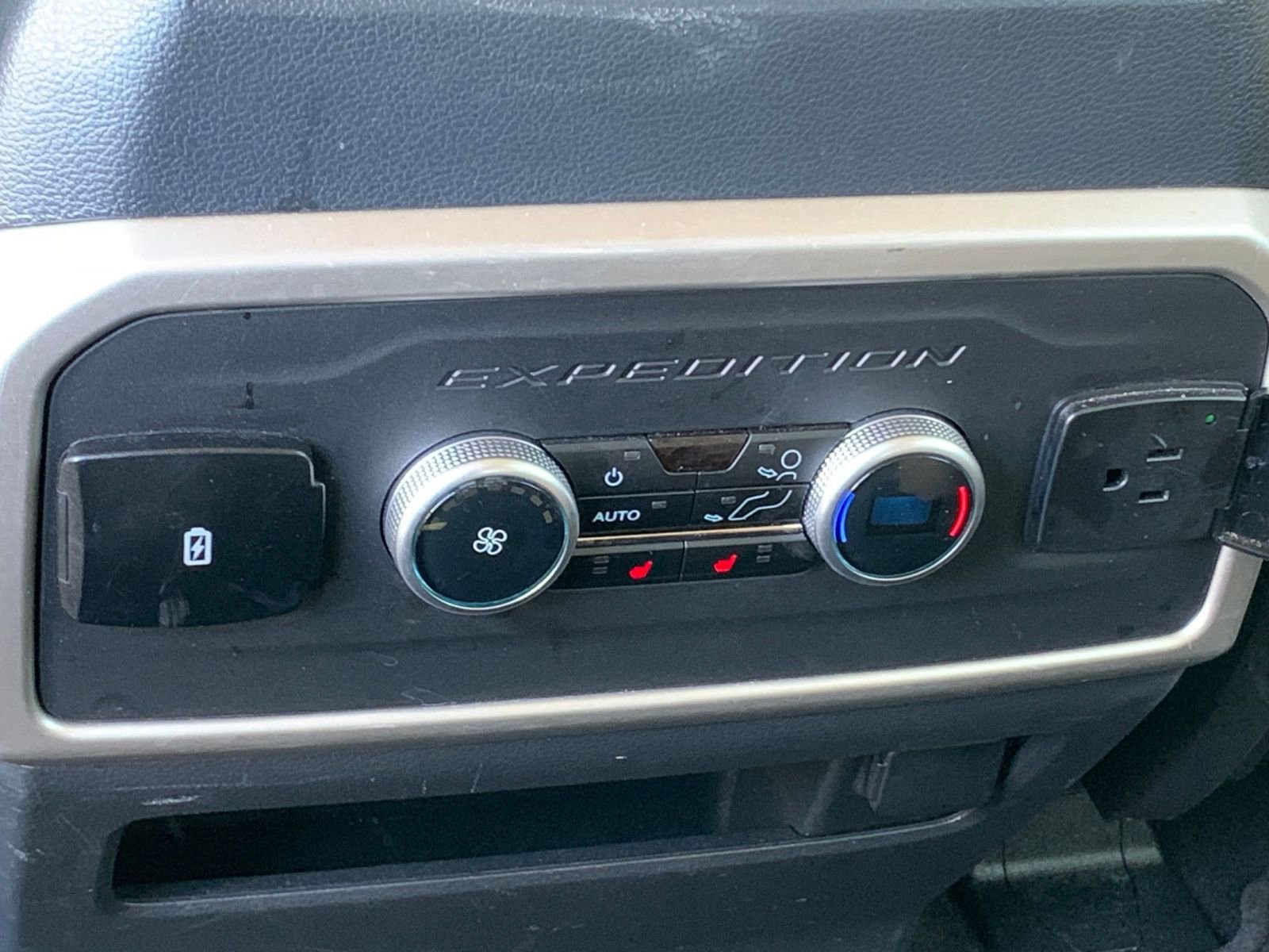 Thumbnail: 2024 Ford Expedition - 24