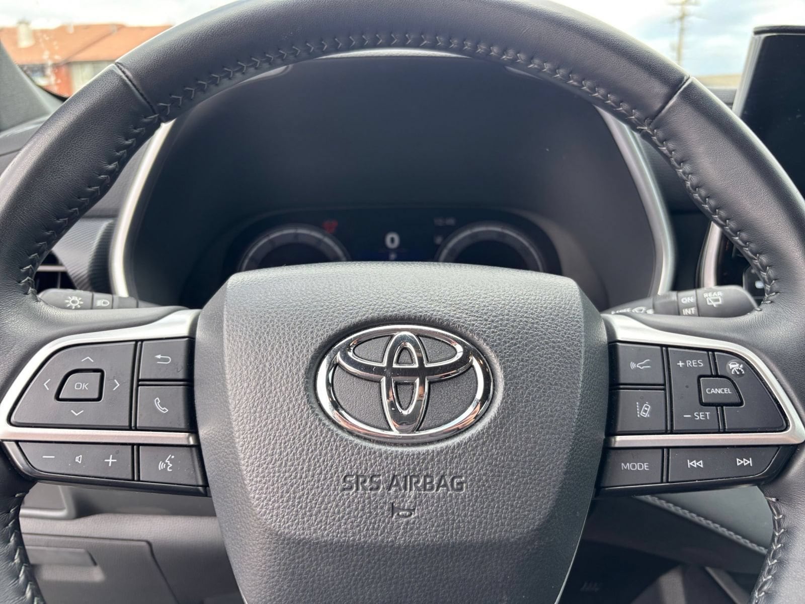 Thumbnail: 2025 Toyota Highlander - 28