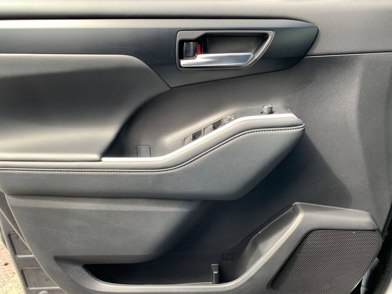 Thumbnail: 2025 Toyota Highlander - 18