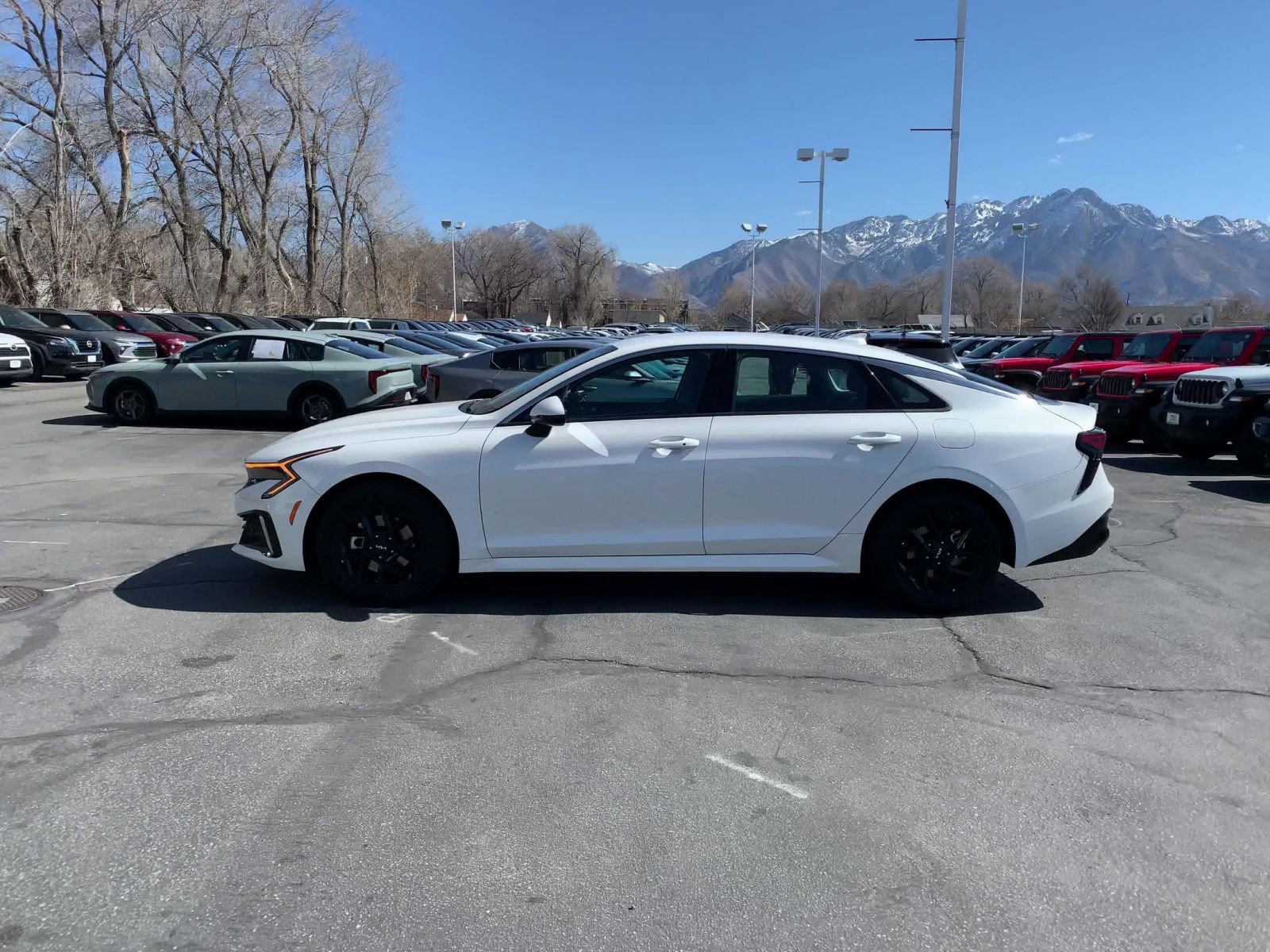 Thumbnail: 2025 Kia K5 - 16