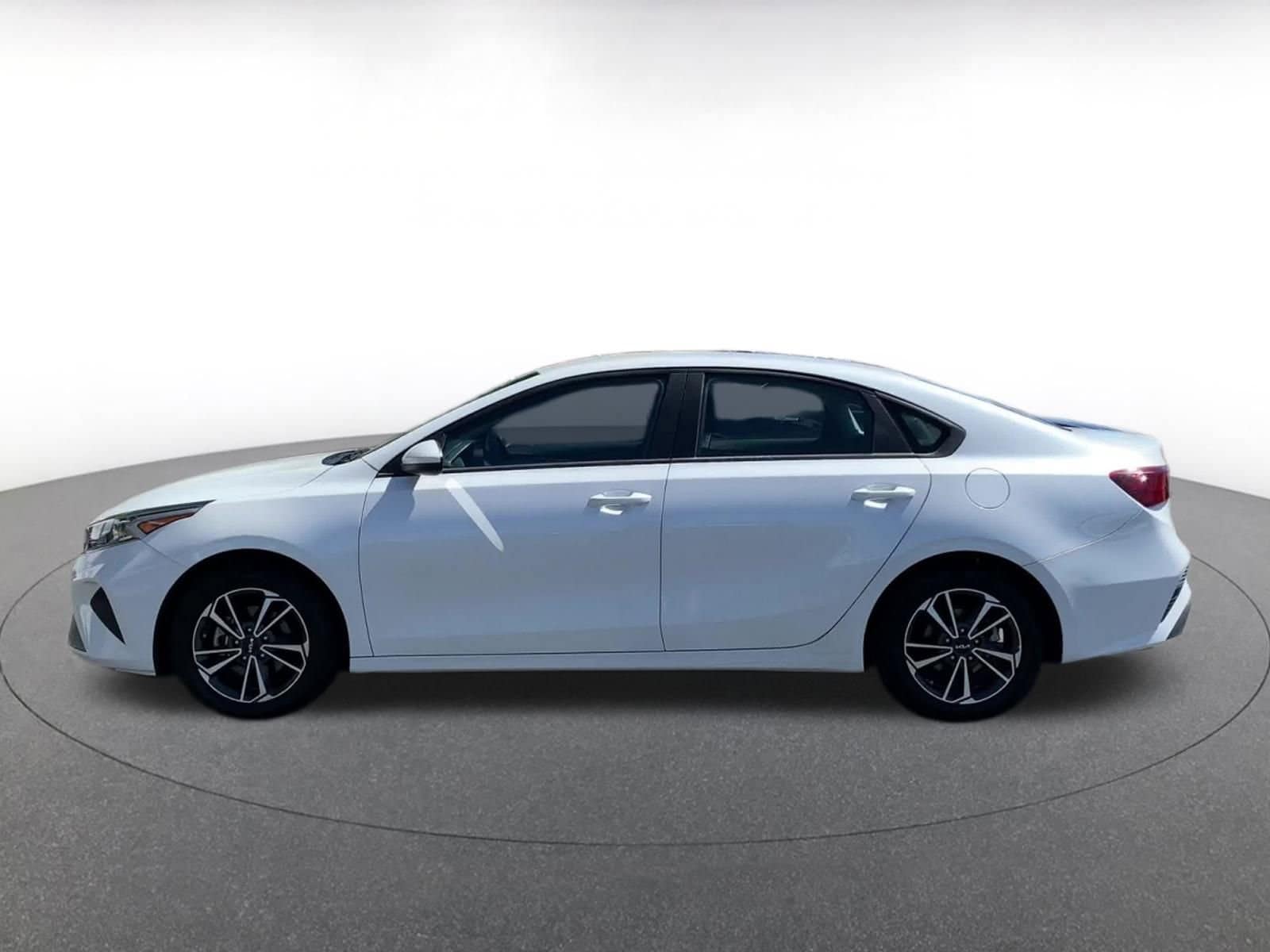 Thumbnail: 2023 Kia Forte - 9