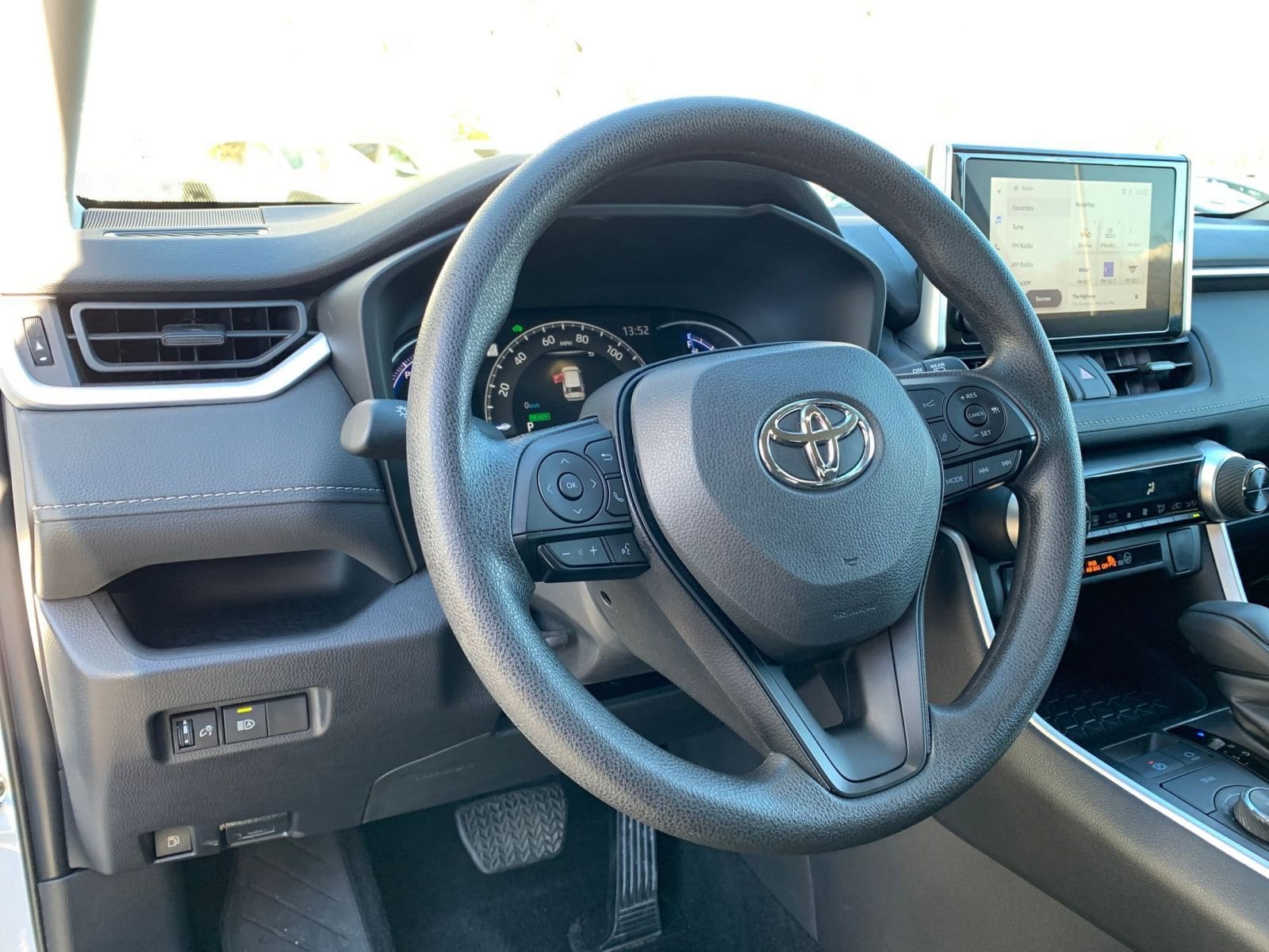 Thumbnail: 2025 Toyota RAV4 - 33