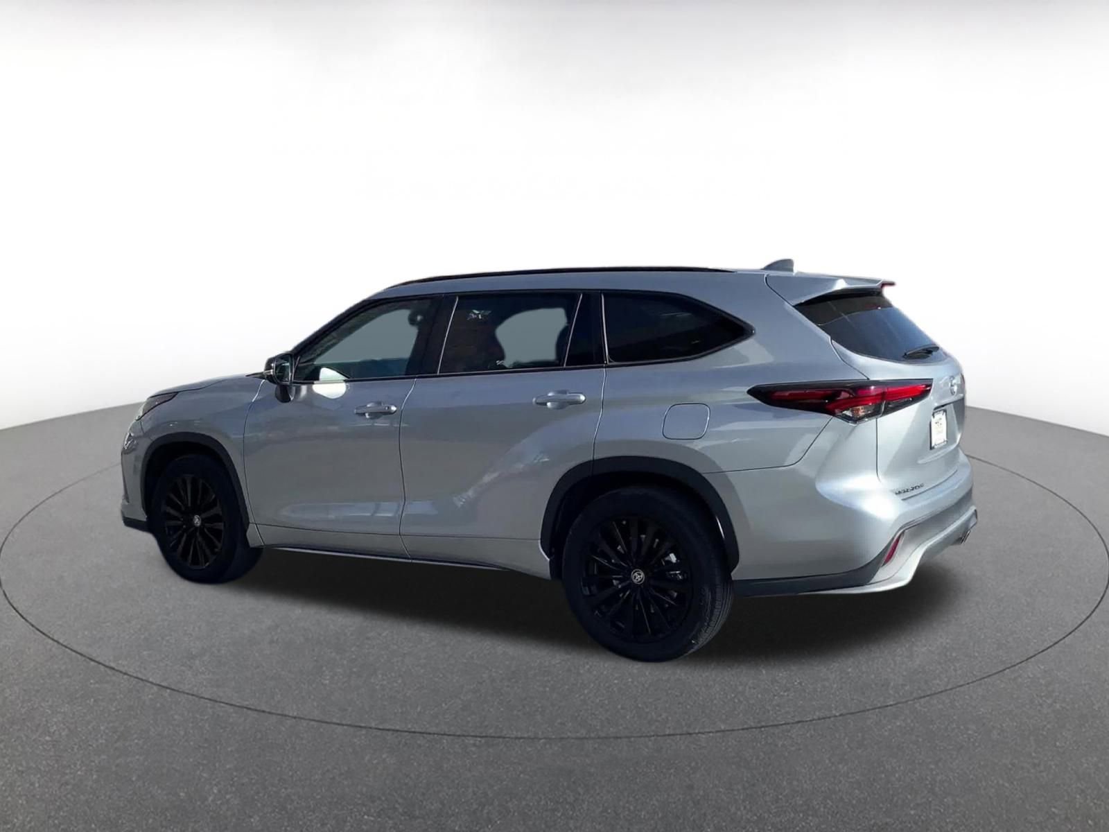 Thumbnail: 2025 Toyota Highlander - 10