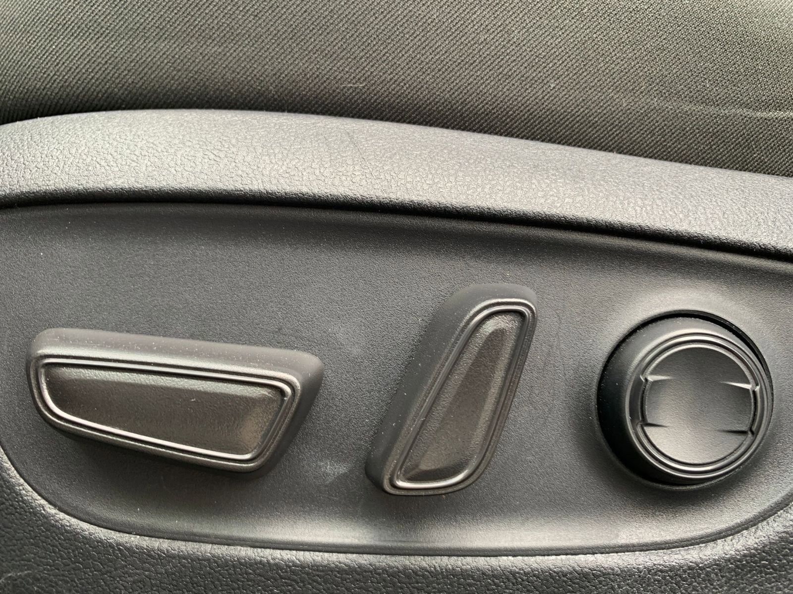 Thumbnail: 2025 Toyota RAV4 - 23