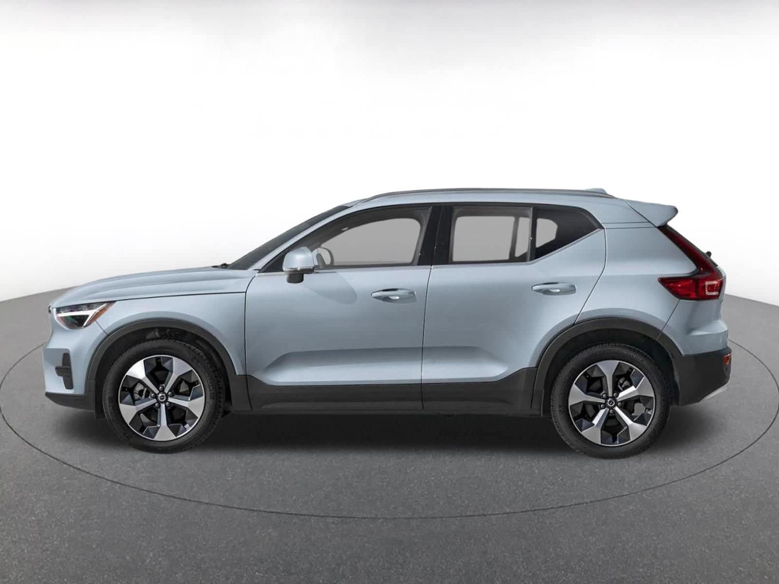 Thumbnail: 2024 Volvo XC40 - 3