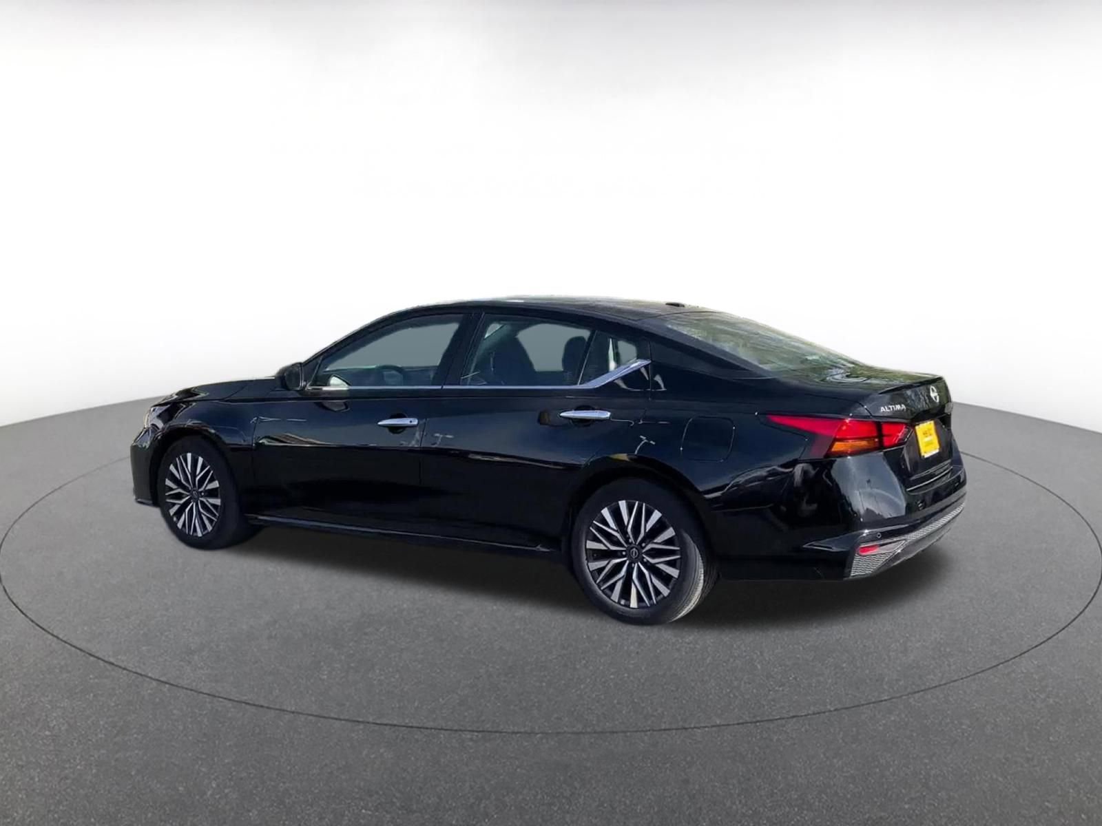 Thumbnail: 2025 Nissan Altima - 10