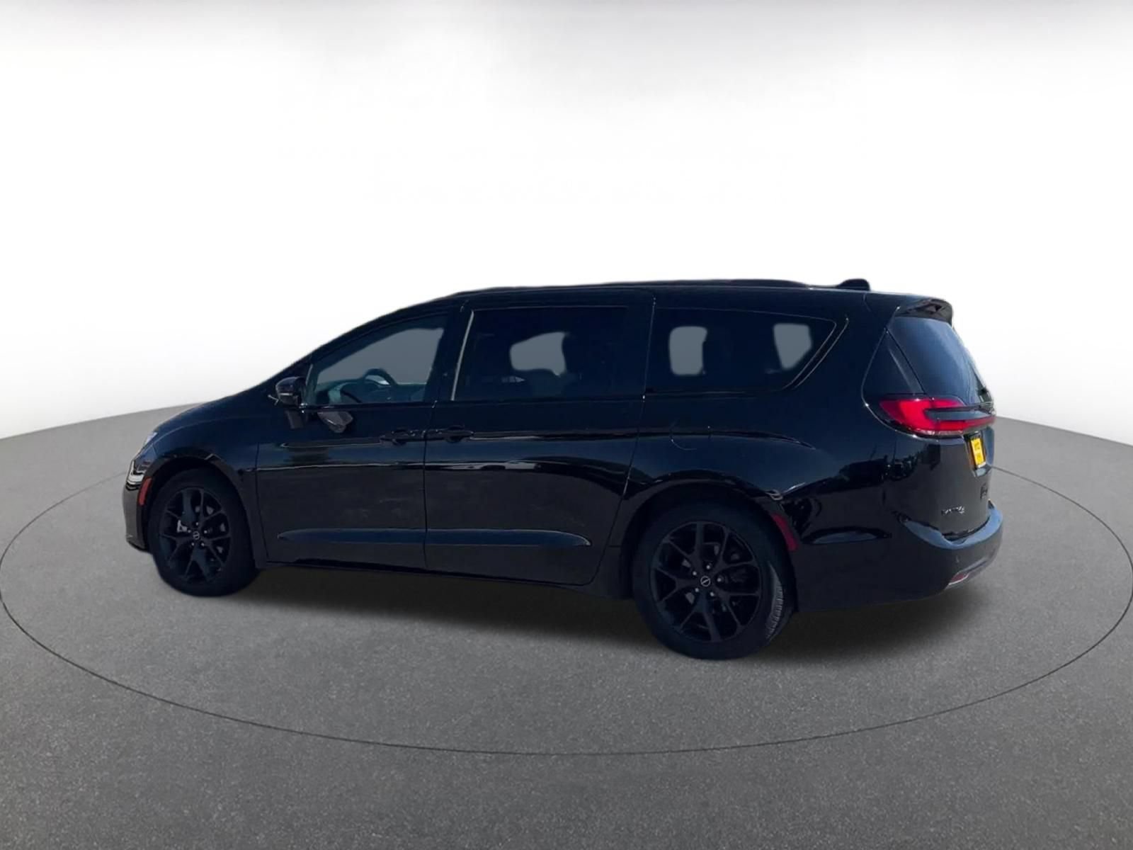 Thumbnail: 2025 Chrysler Pacifica - 9