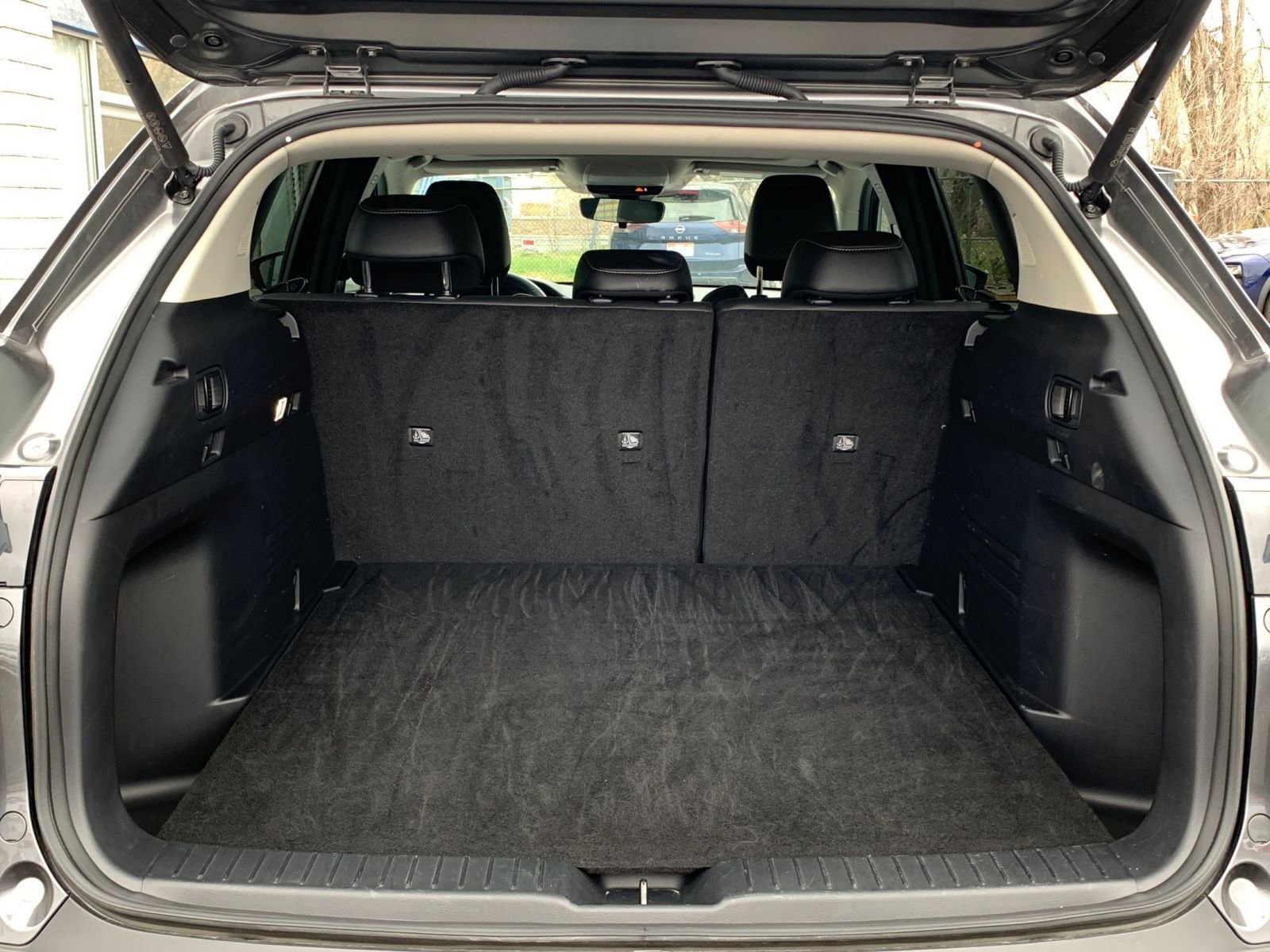 Thumbnail: 2025 Mazda CX-50 - 33