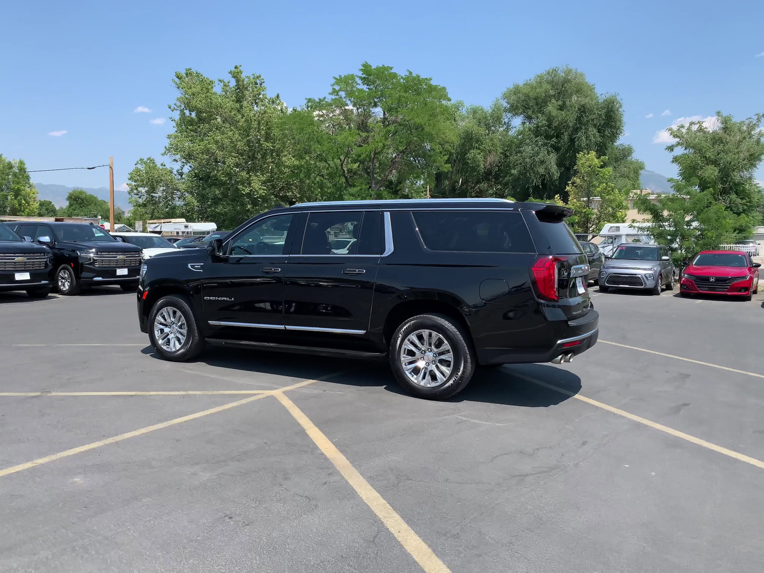 2023 GMC Yukon XL Denali 10