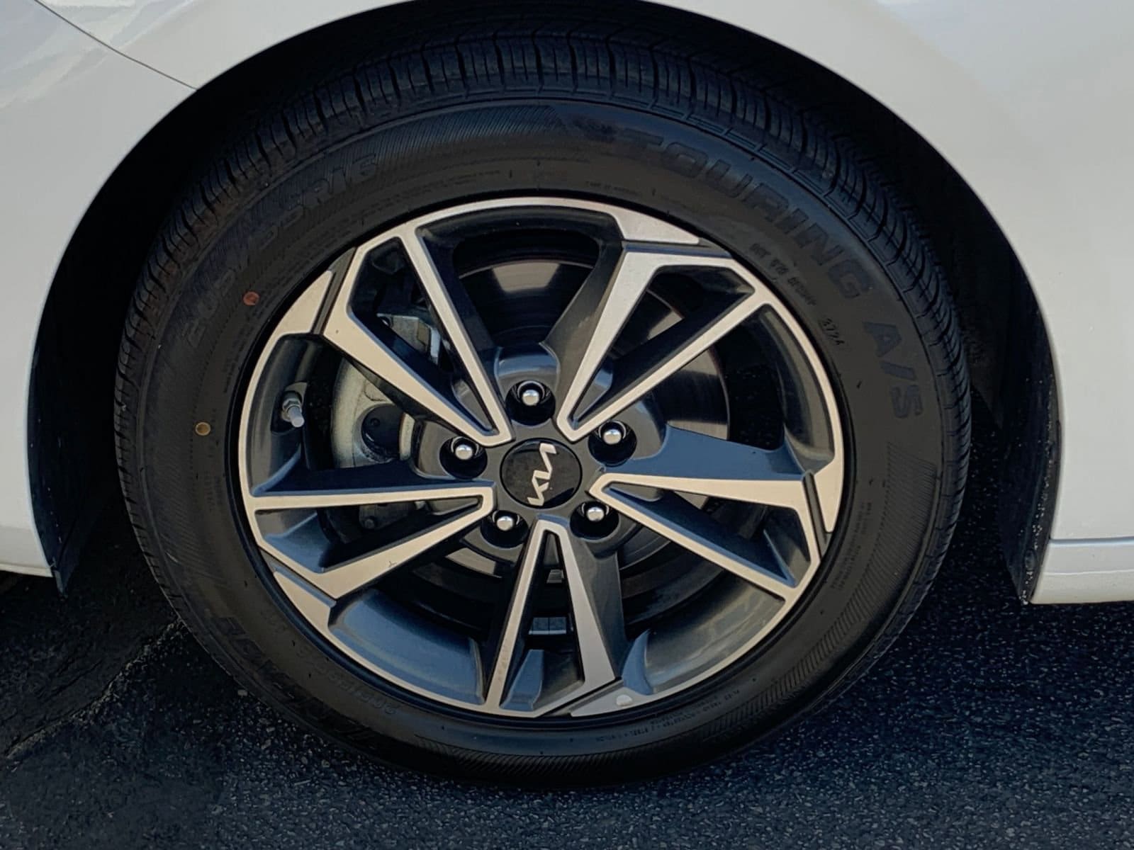 Thumbnail: 2023 Kia Forte - 28