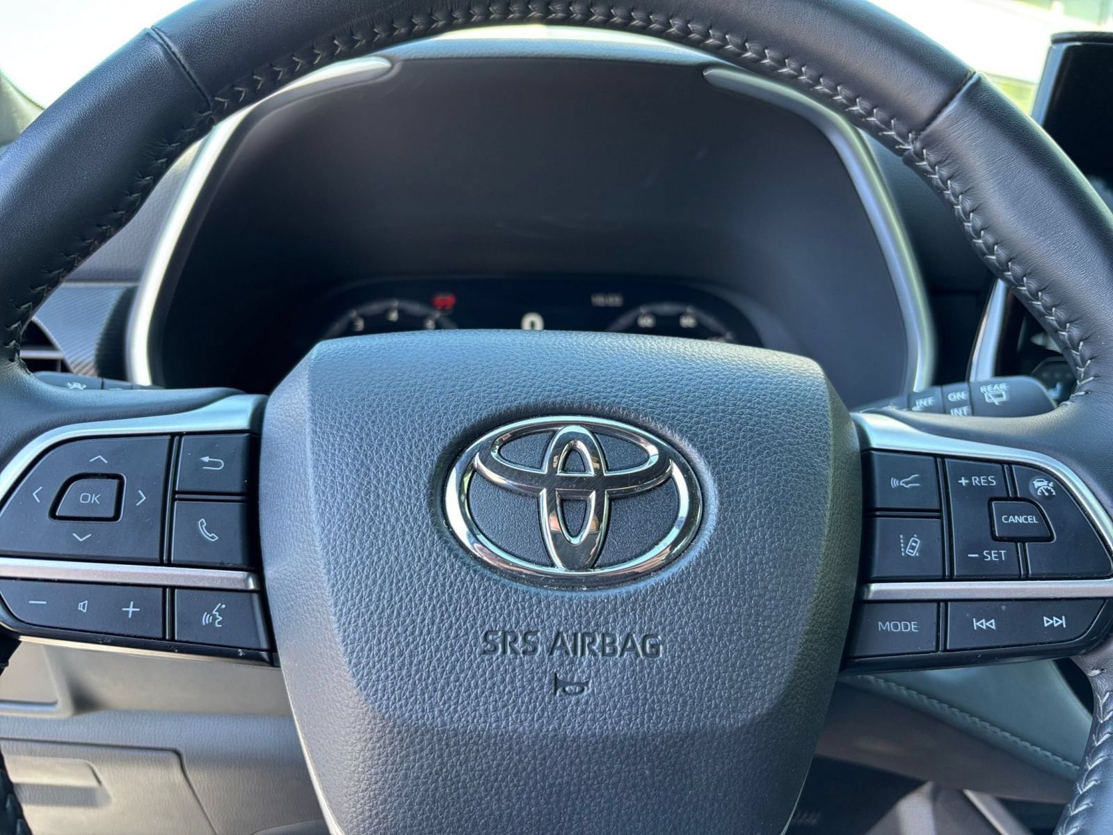 Thumbnail: 2025 Toyota Highlander - 28