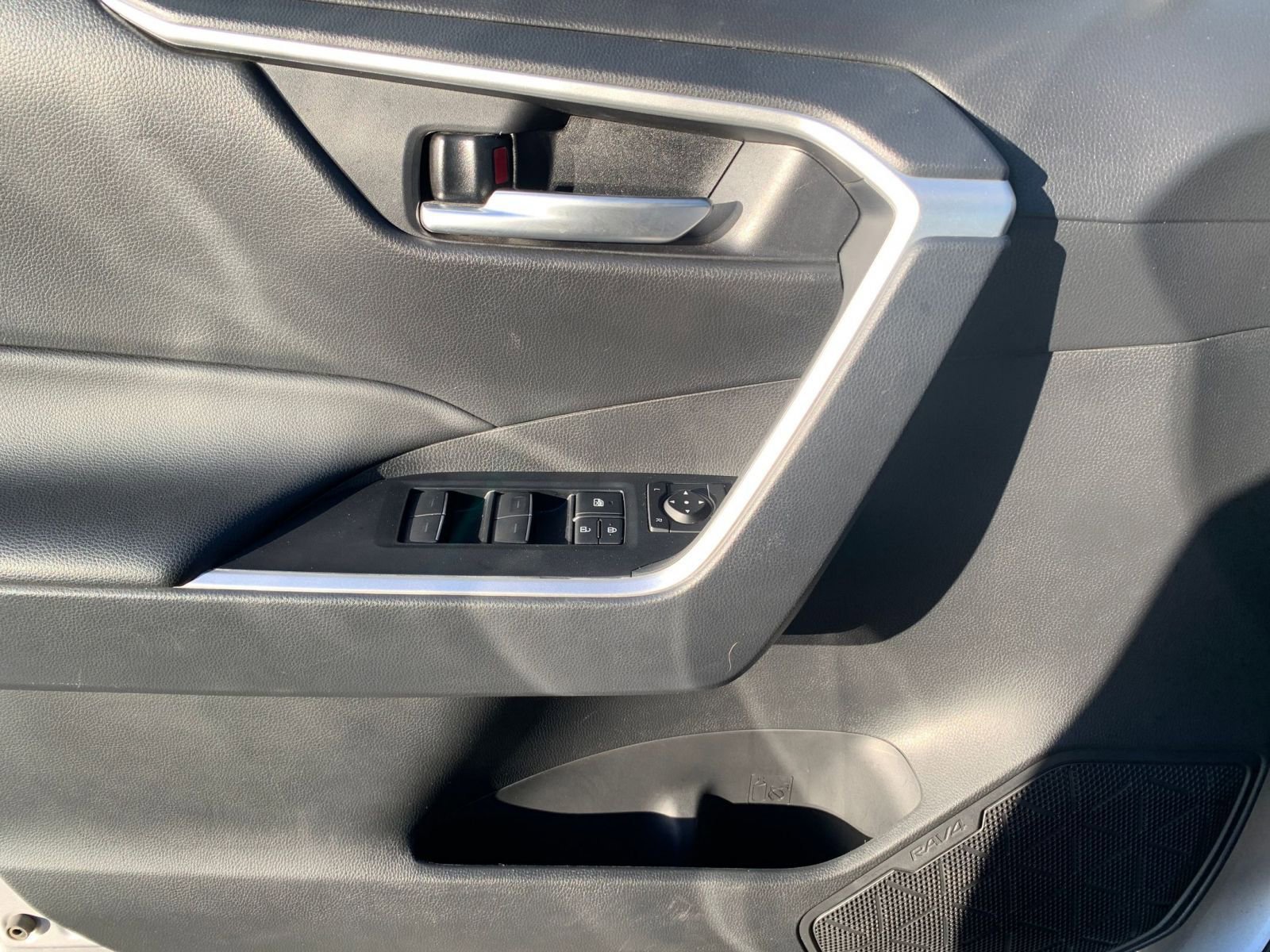 Thumbnail: 2025 Toyota RAV4 - 20