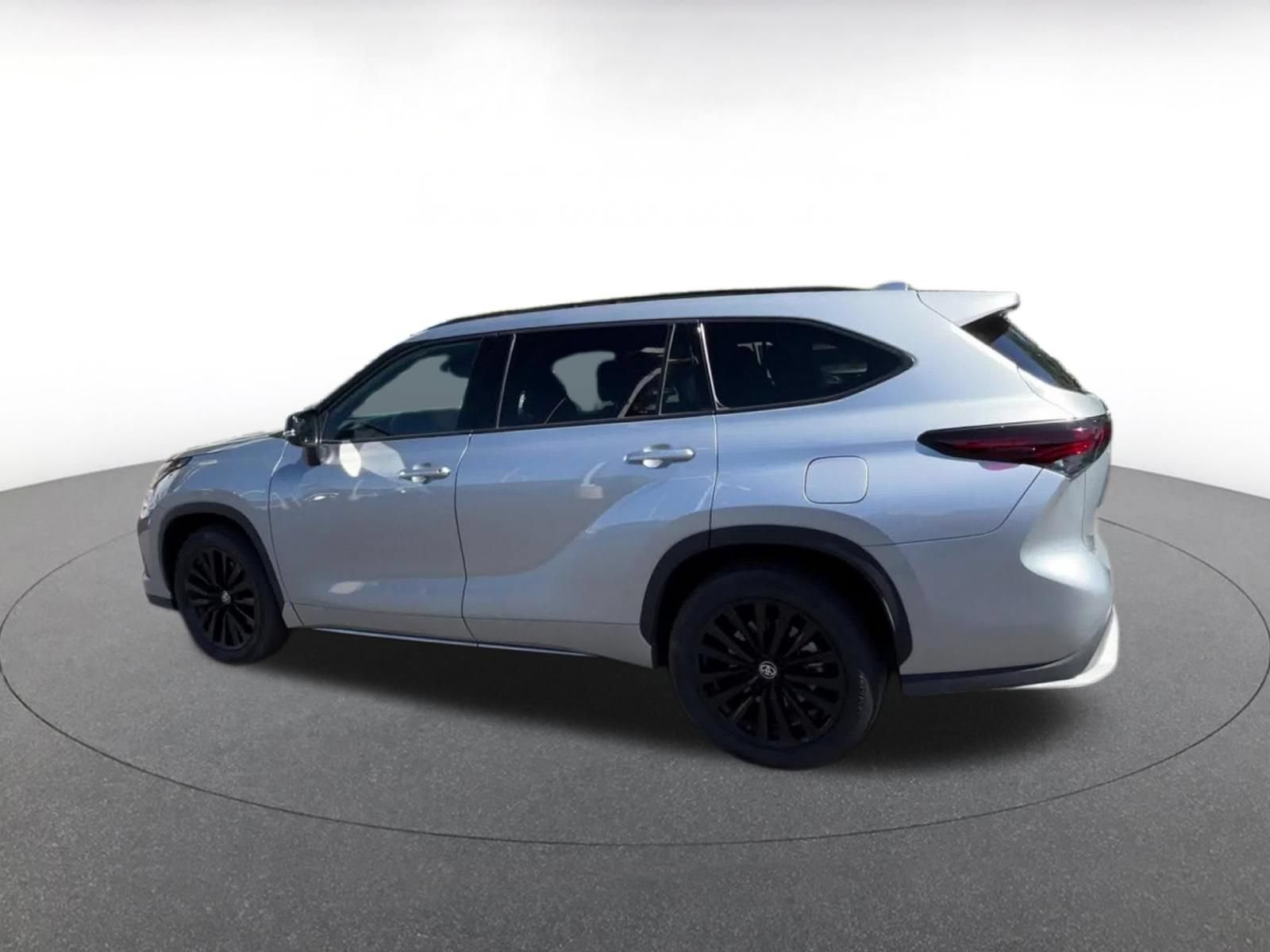 Thumbnail: 2025 Toyota Highlander - 9