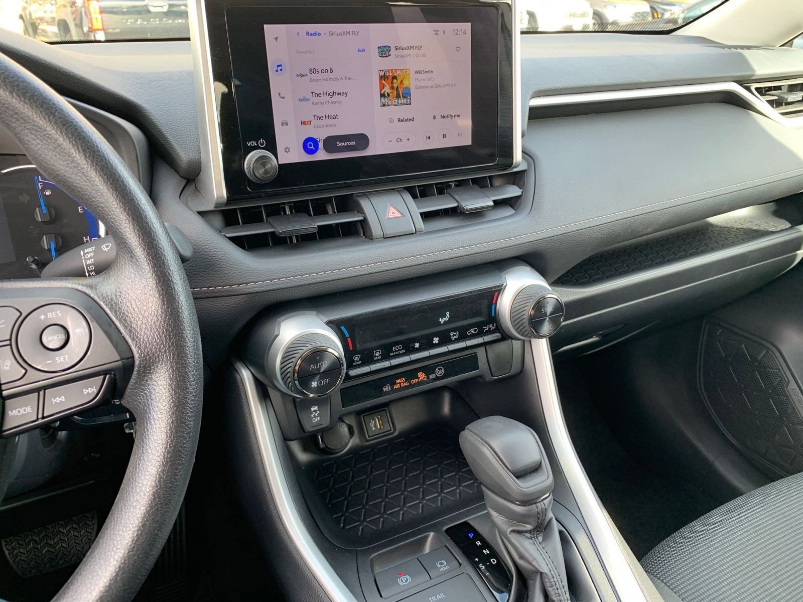 Thumbnail: 2025 Toyota RAV4 - 18