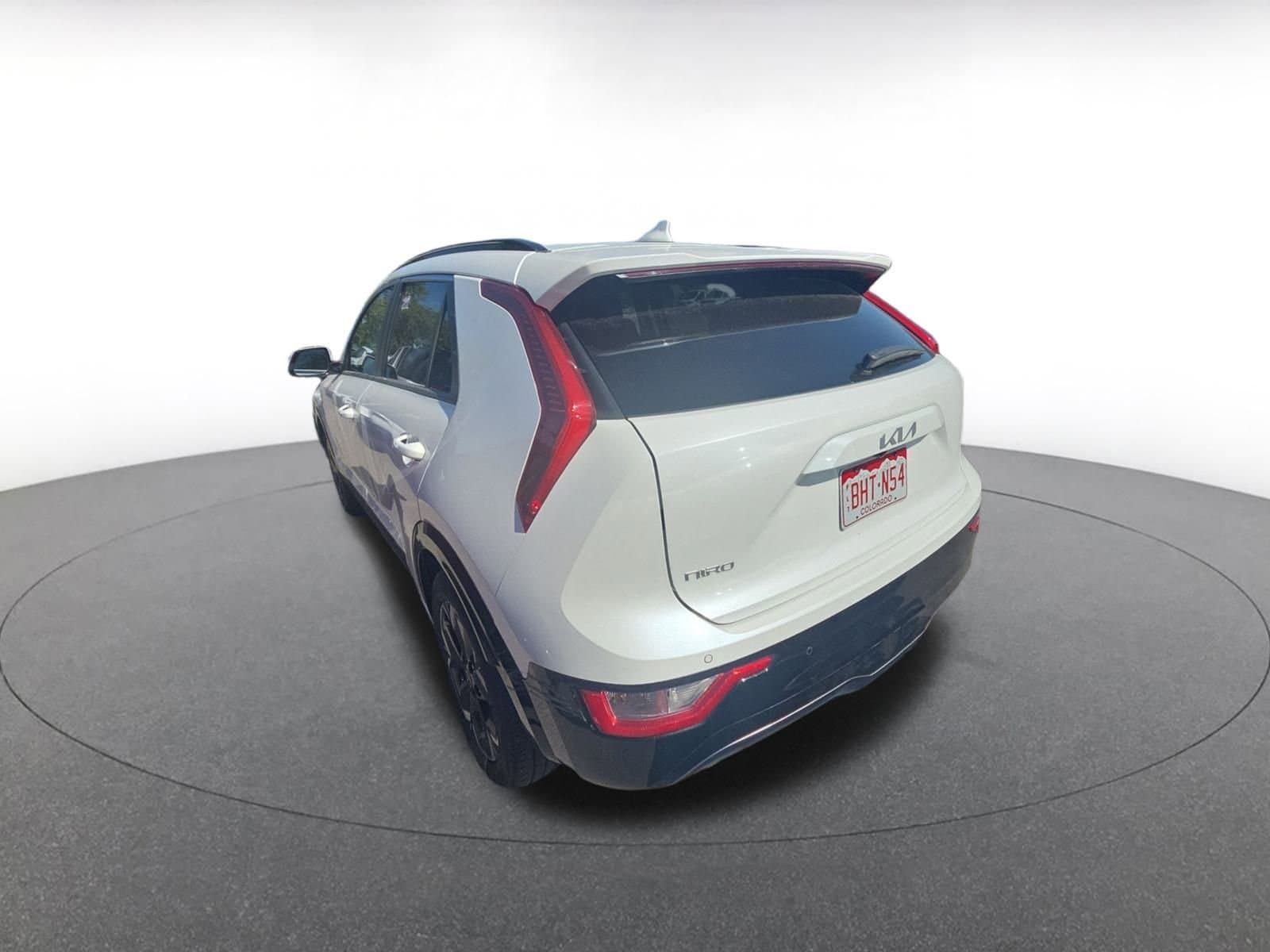 Thumbnail: 2023 Kia Niro - 3