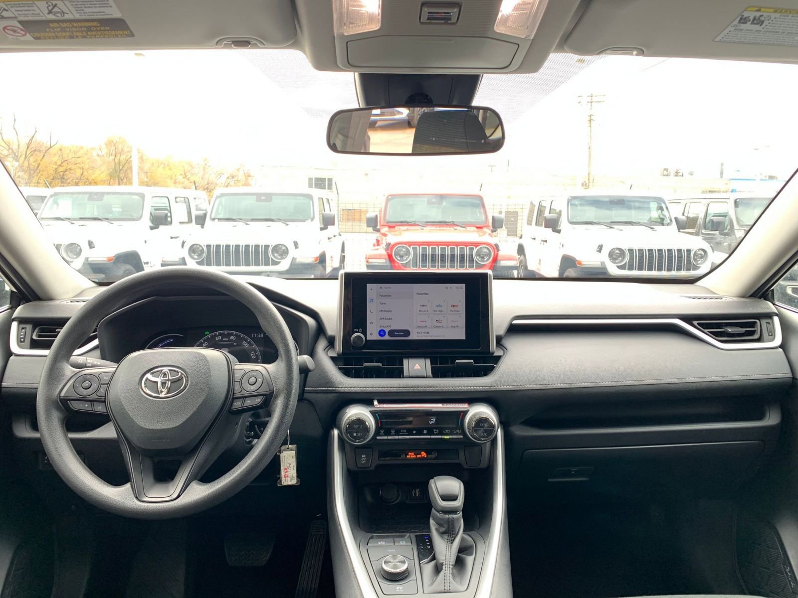 Thumbnail: 2025 Toyota RAV4 - 32