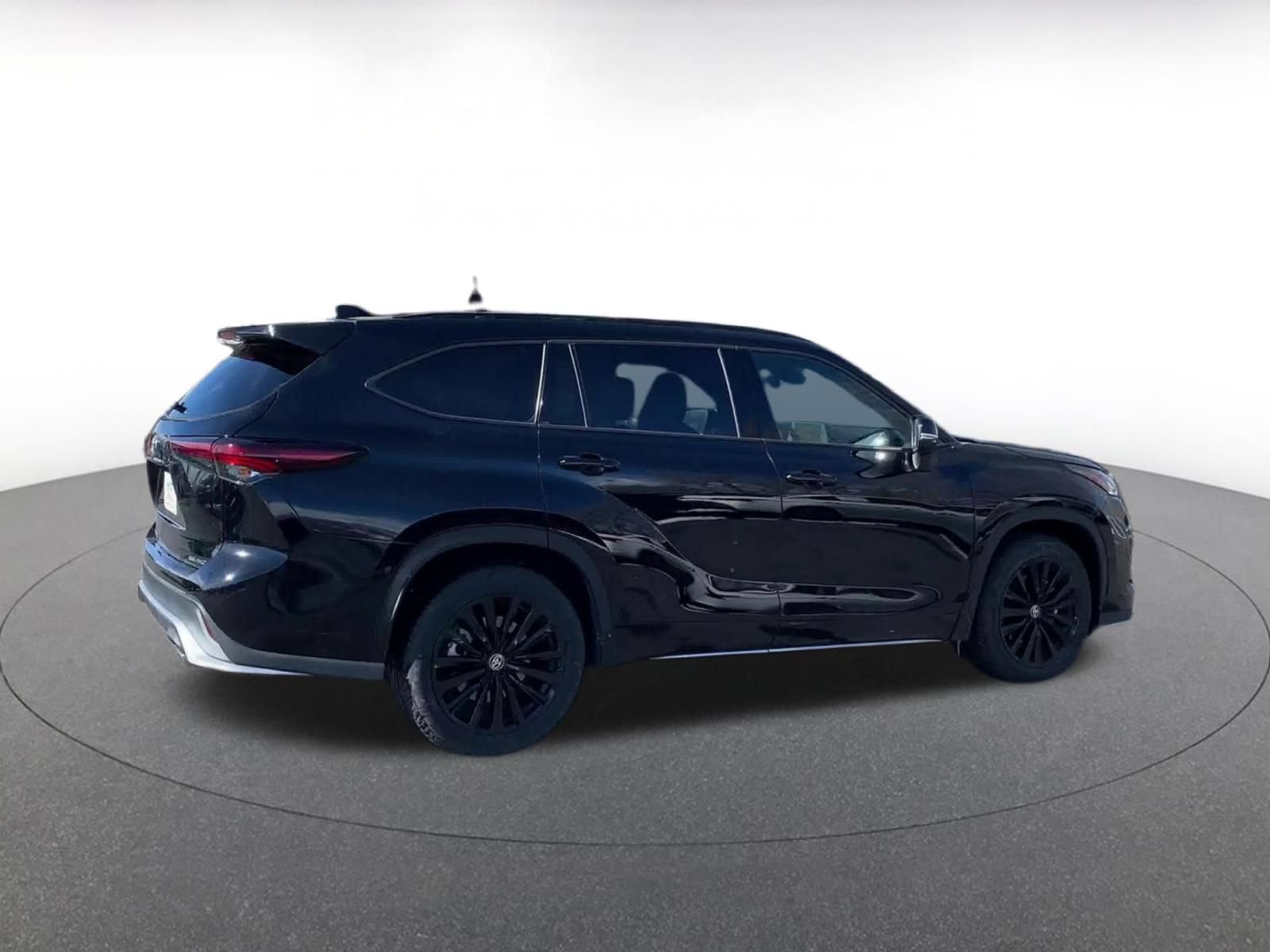 Thumbnail: 2025 Toyota Highlander - 14