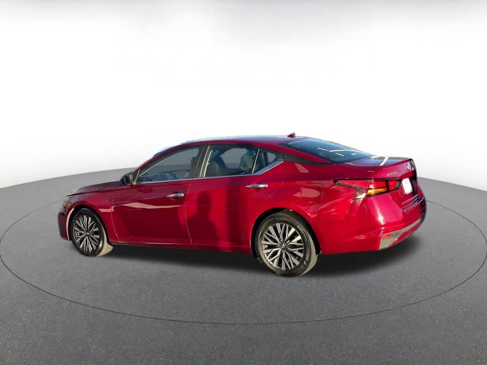 Thumbnail: 2025 Nissan Altima - 10