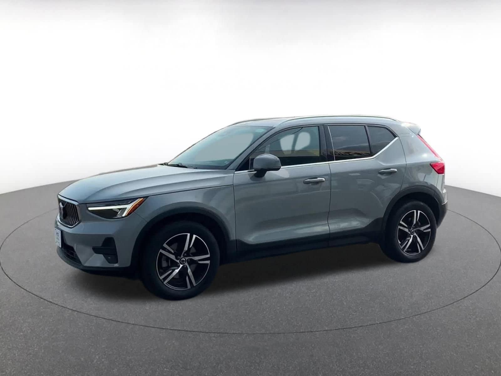Thumbnail: 2024 Volvo XC40 - 8