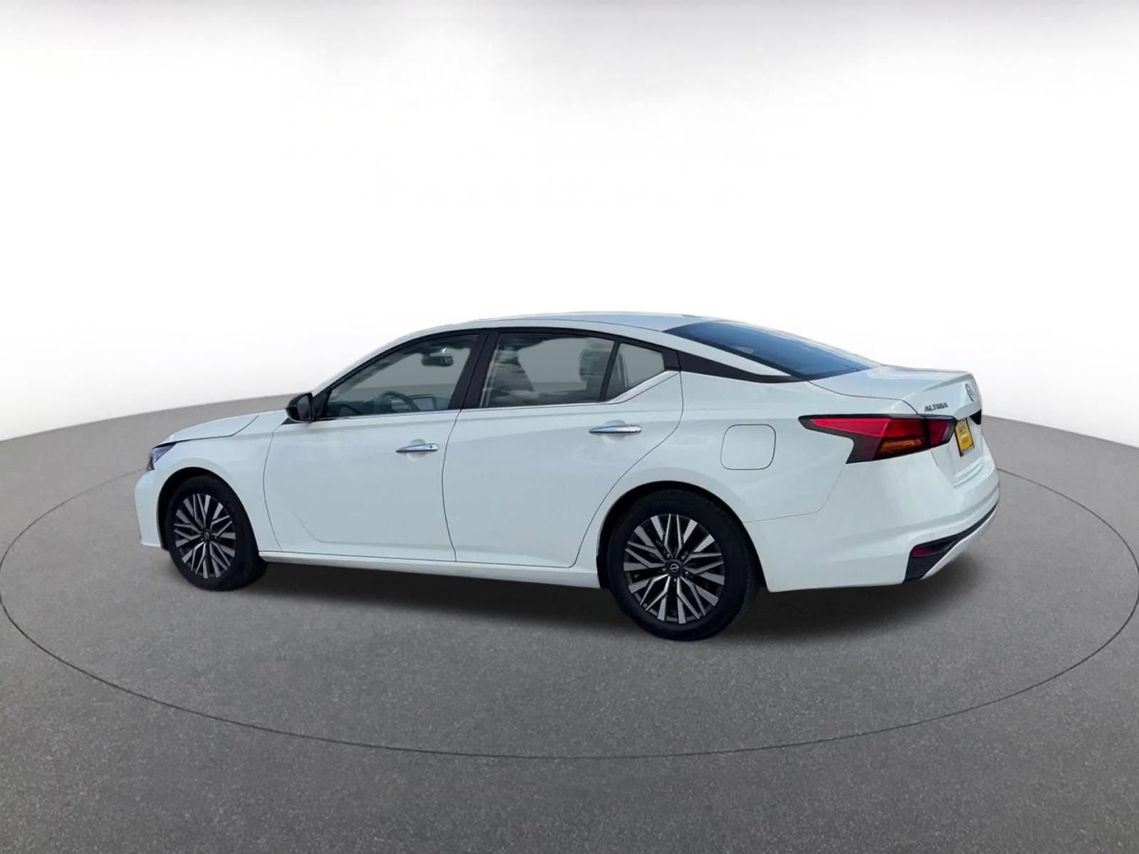 Thumbnail: 2025 Nissan Altima - 8
