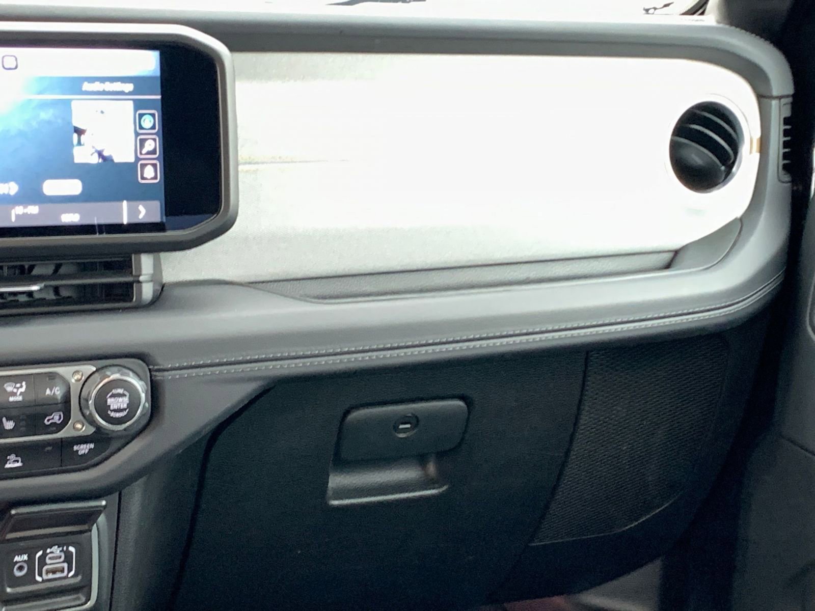 Thumbnail: 2025 Jeep Wrangler - 34