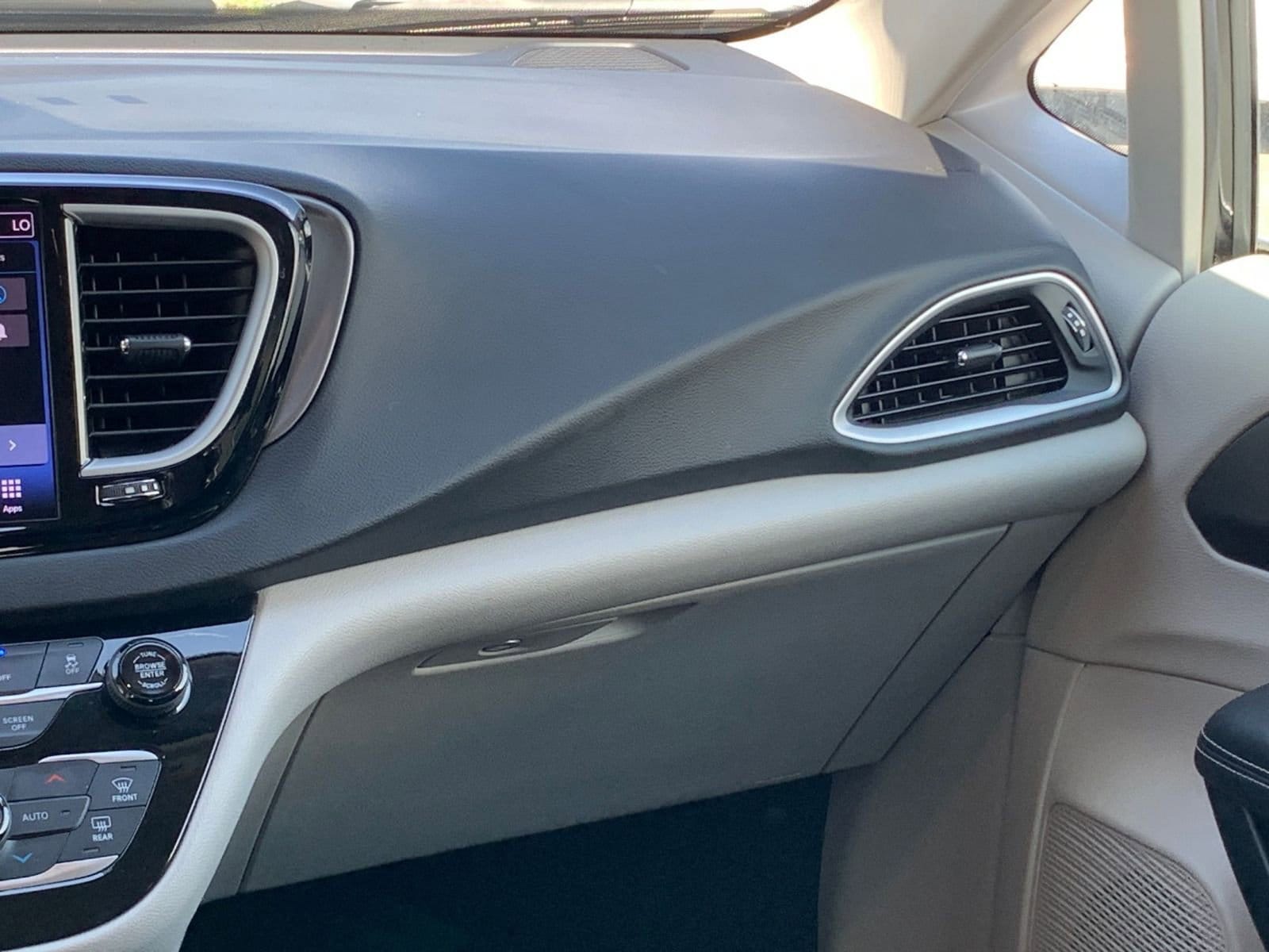 Thumbnail: 2024 Chrysler Pacifica - 35