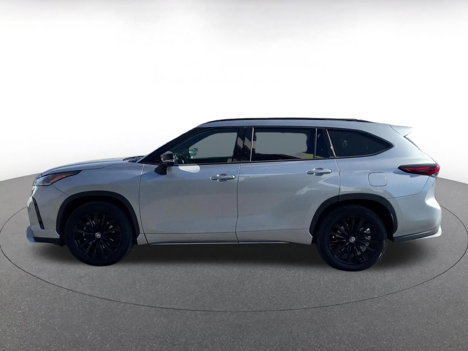 Thumbnail: 2025 Toyota Highlander - 9