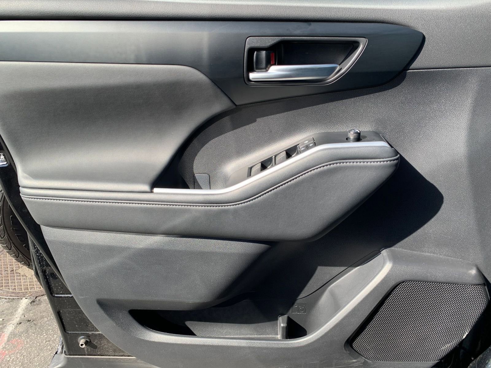 Thumbnail: 2025 Toyota Highlander - 18