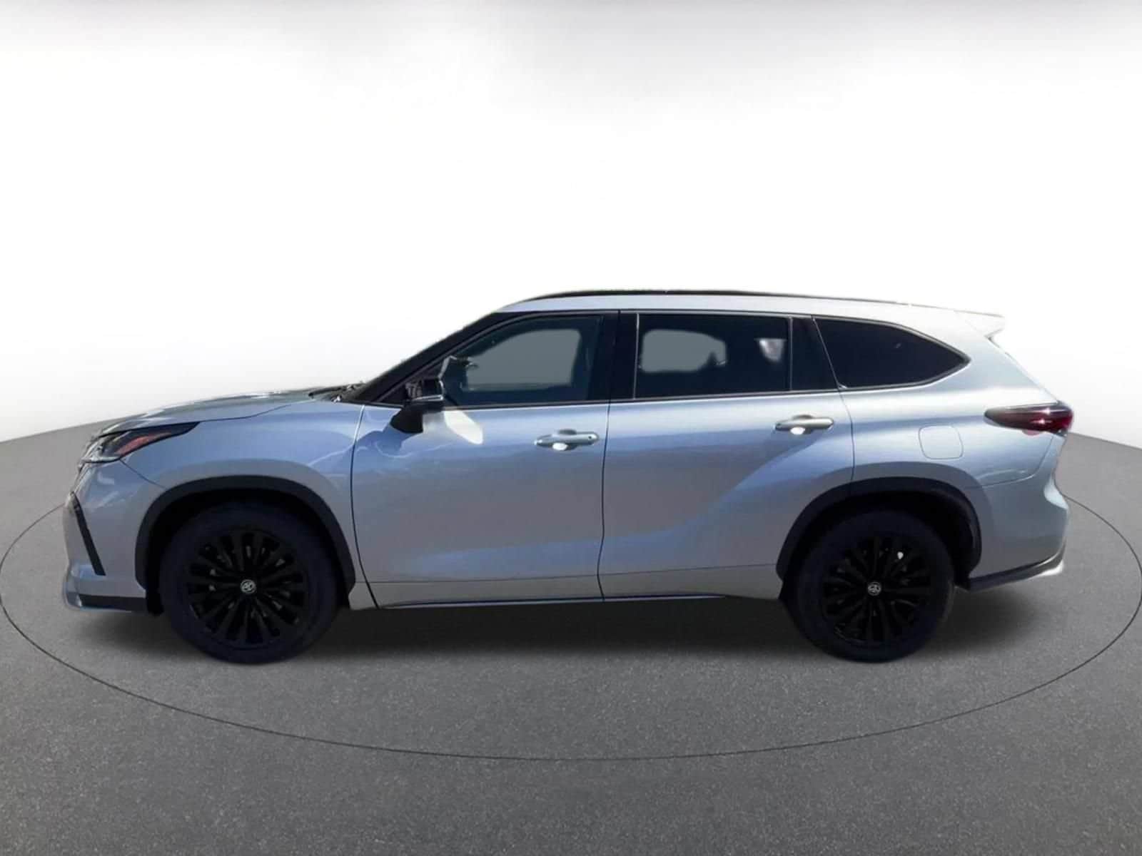 Thumbnail: 2025 Toyota Highlander - 8