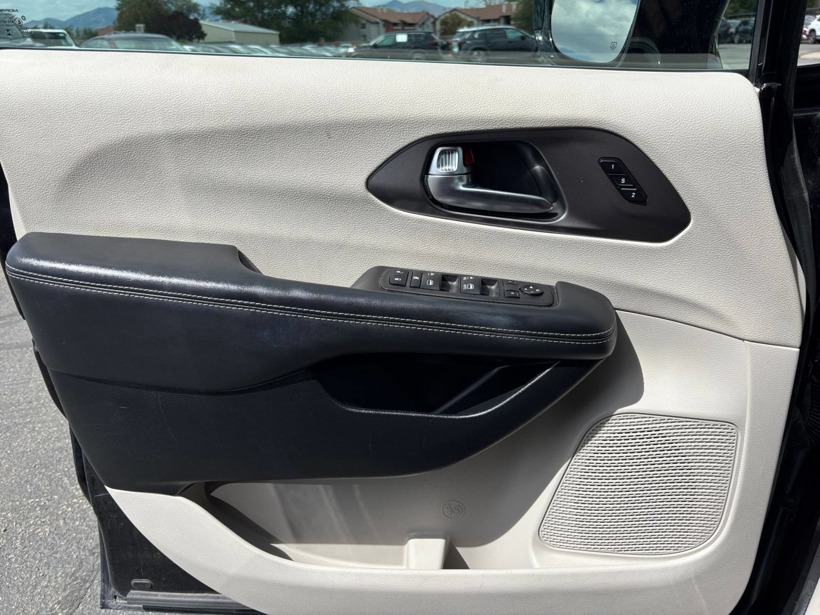 Thumbnail: 2024 Chrysler Pacifica - 18