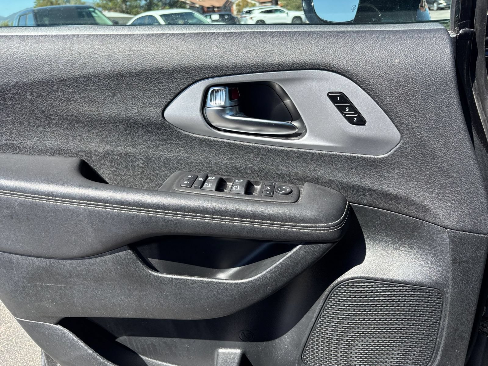 Thumbnail: 2025 Chrysler Pacifica - 18