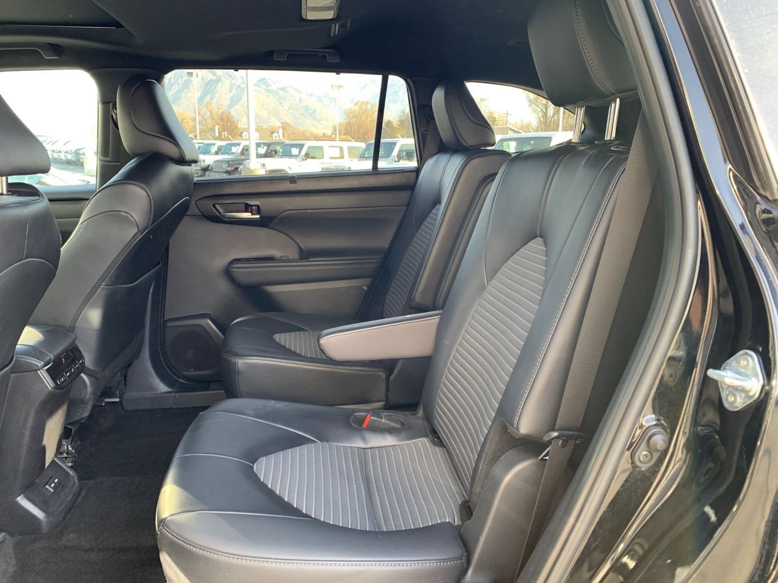 Thumbnail: 2025 Toyota Highlander - 27