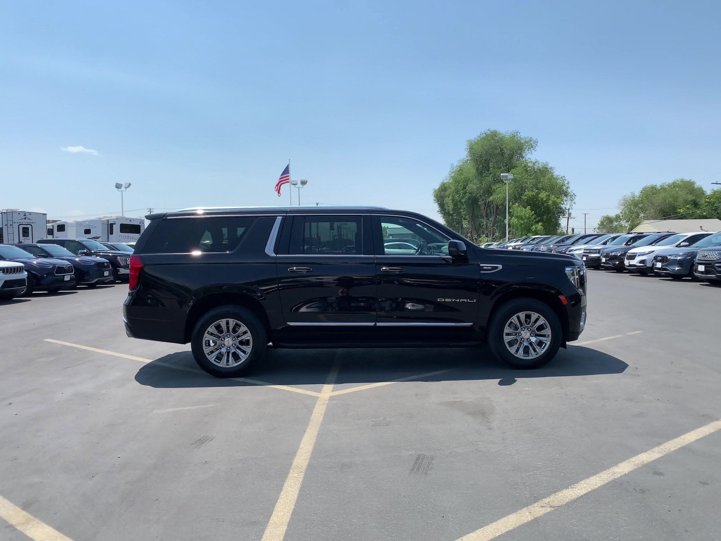 2023 GMC Yukon XL Denali 16