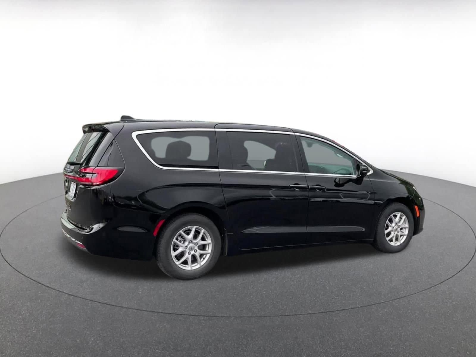 Thumbnail: 2024 Chrysler Pacifica - 15