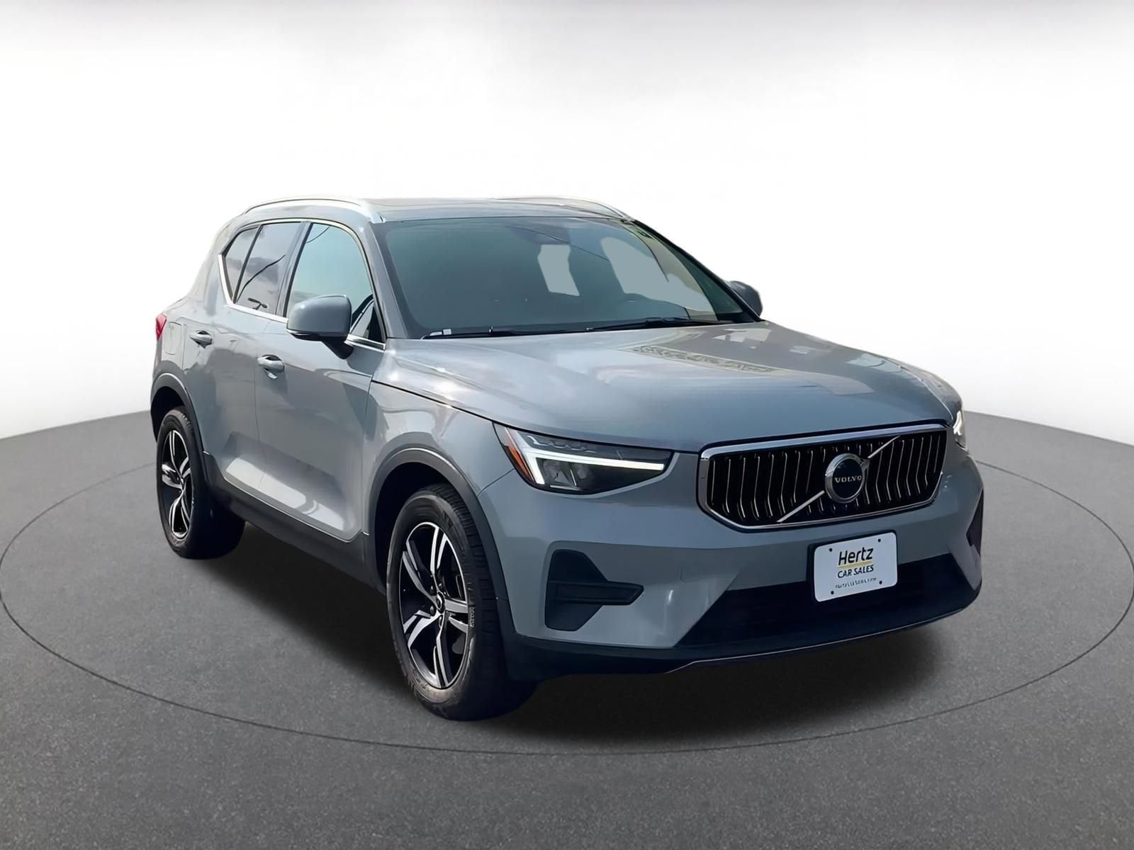 Thumbnail: 2024 Volvo XC40 - 3