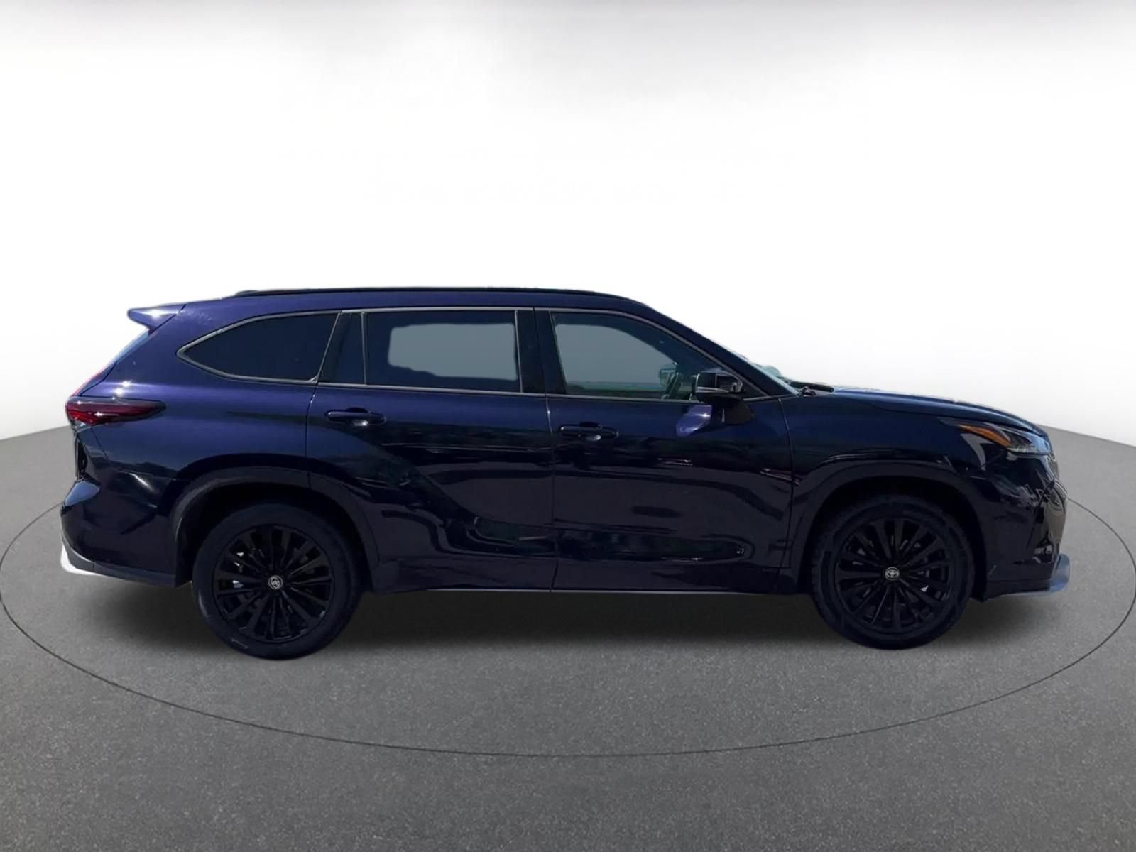 Thumbnail: 2025 Toyota Highlander - 13