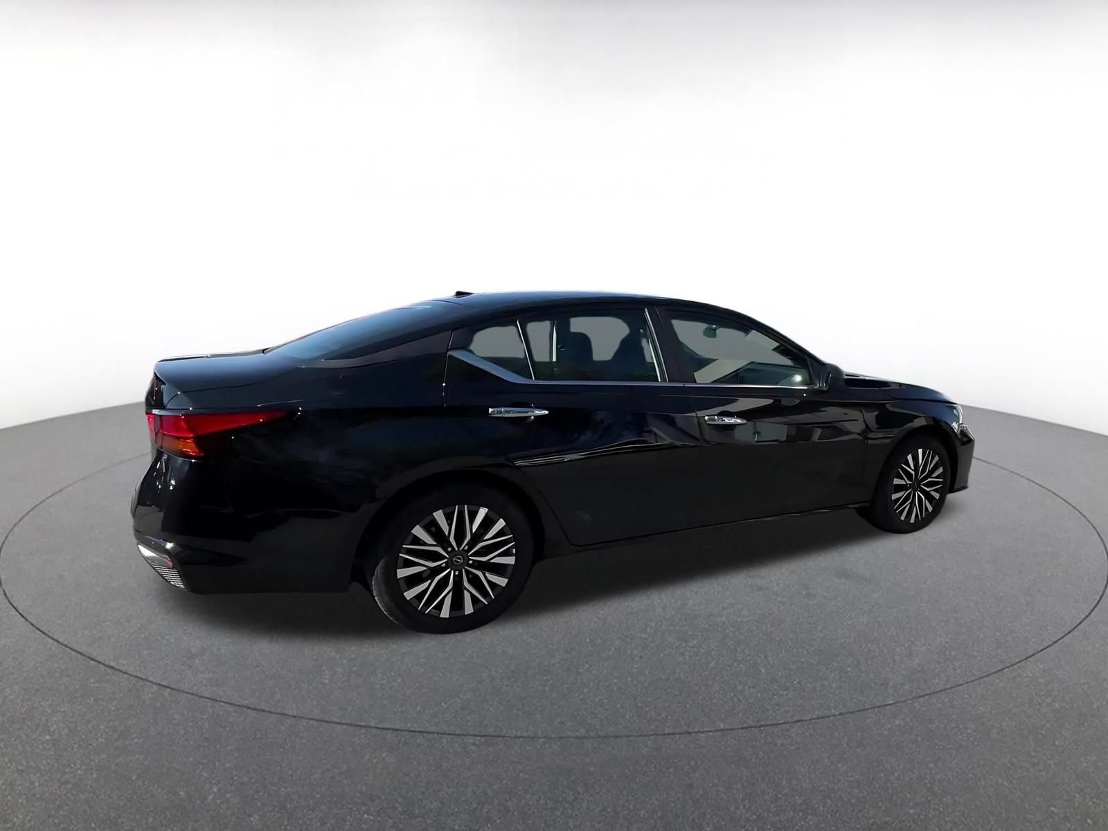 Thumbnail: 2025 Nissan Altima - 12