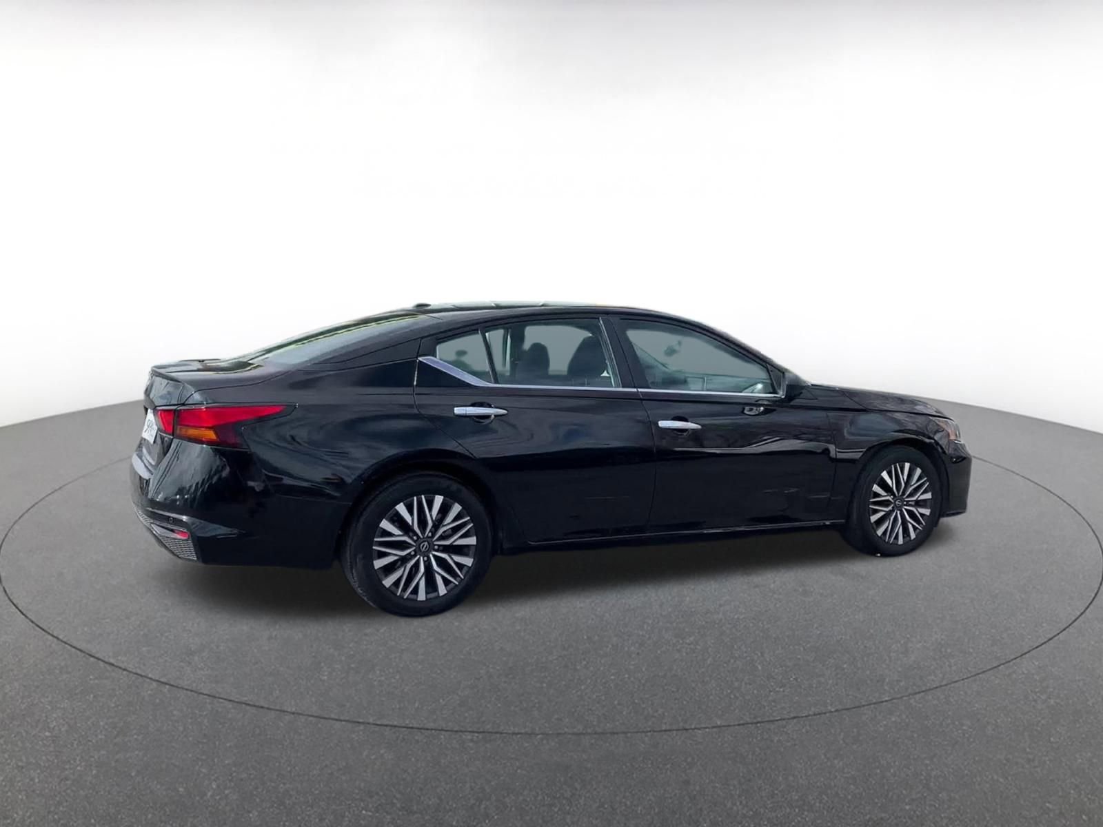 Thumbnail: 2025 Nissan Altima - 15