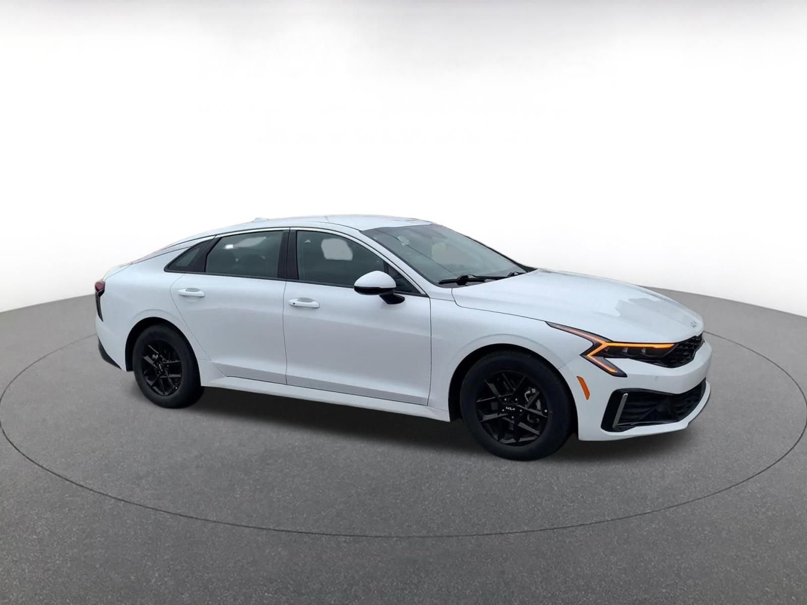 Thumbnail: 2025 Kia K5 - 2