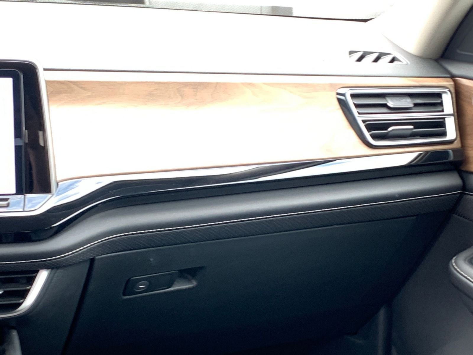 Thumbnail: 2024 Volkswagen Atlas - 35