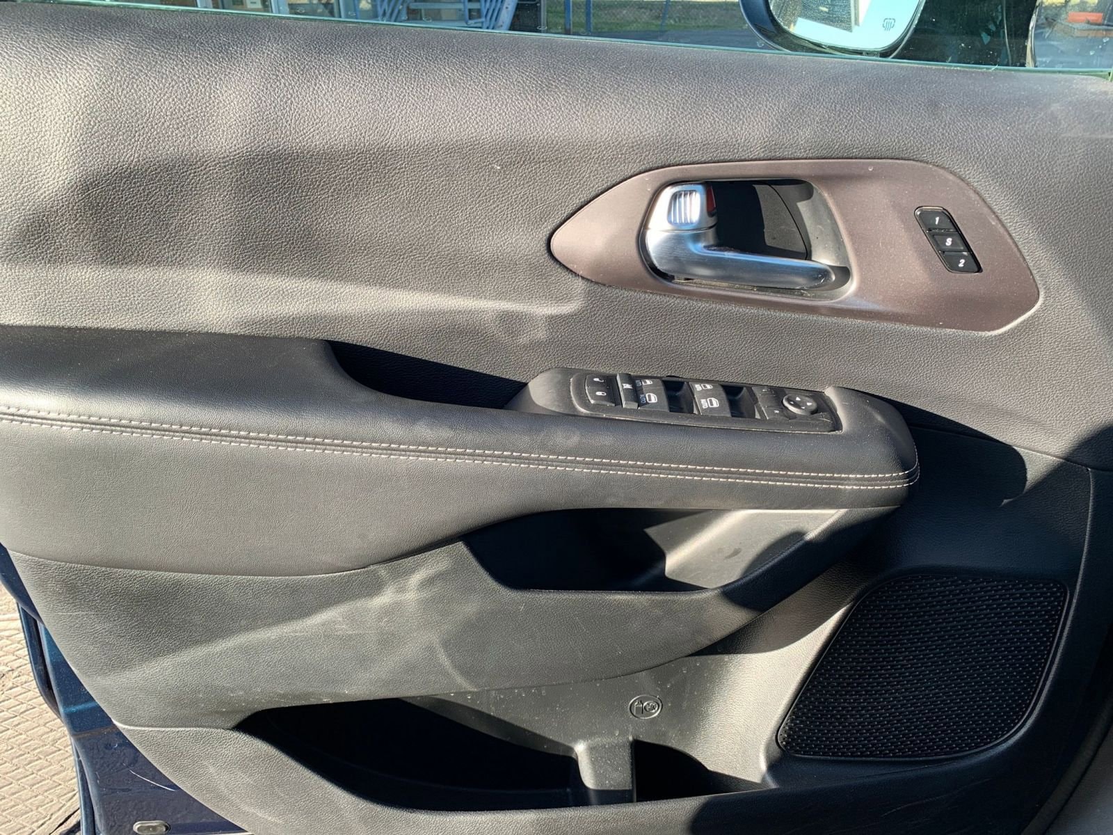 Thumbnail: 2025 Chrysler Pacifica - 18