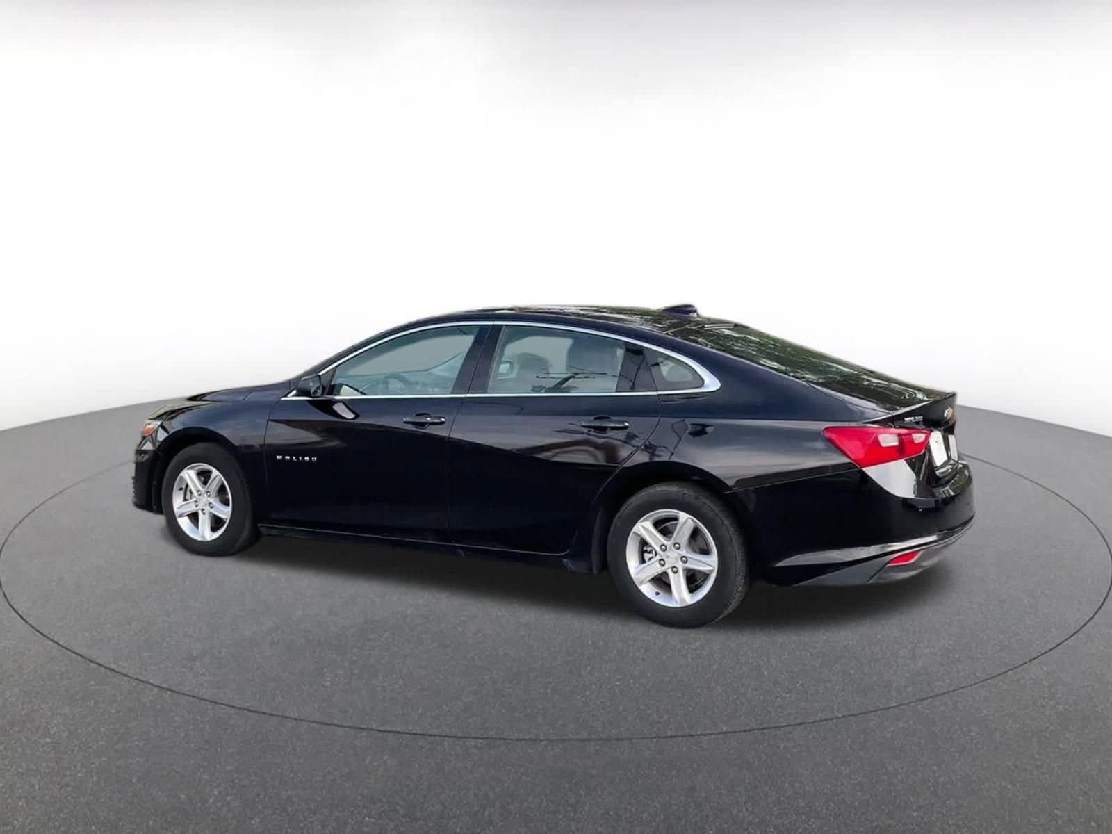Thumbnail: 2024 Chevrolet Malibu - 10
