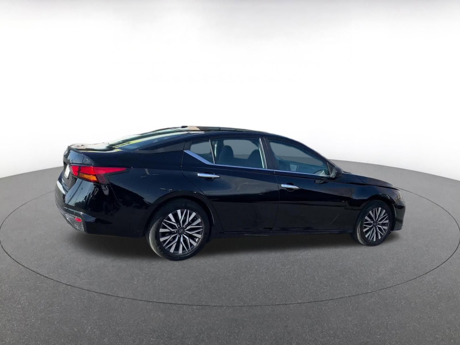 Thumbnail: 2025 Nissan Altima - 15