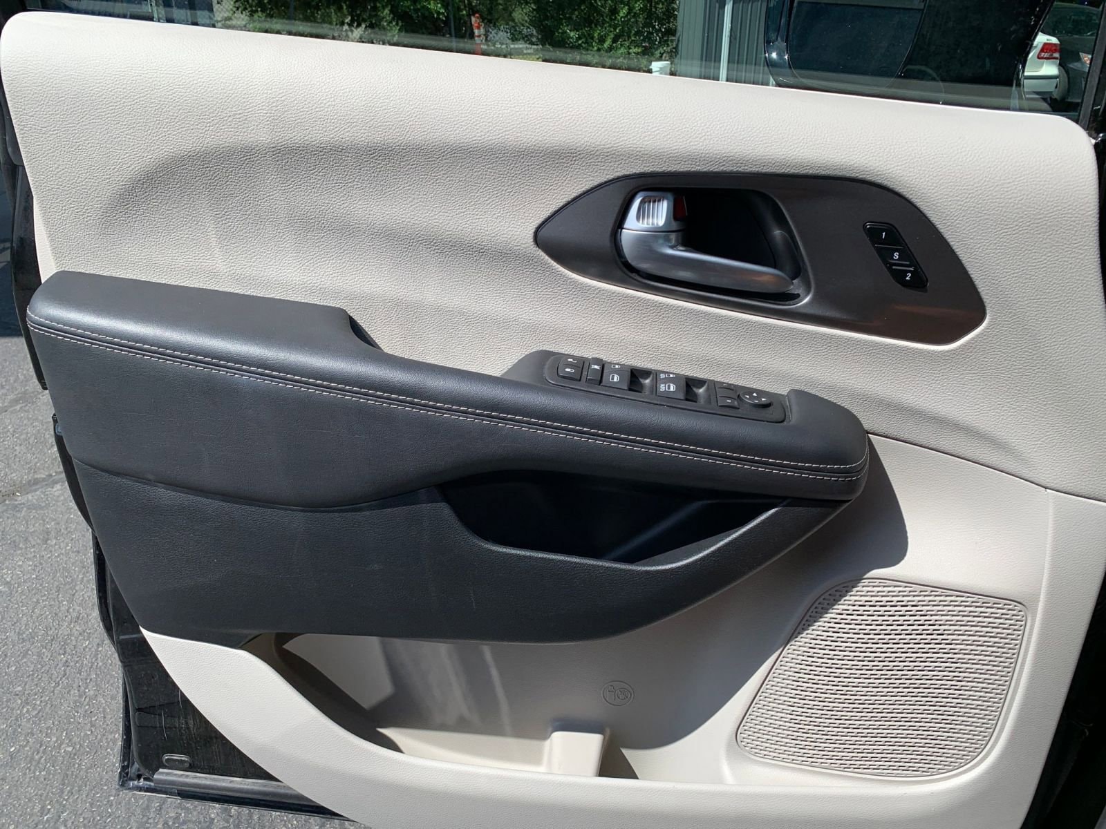 Thumbnail: 2024 Chrysler Pacifica - 20